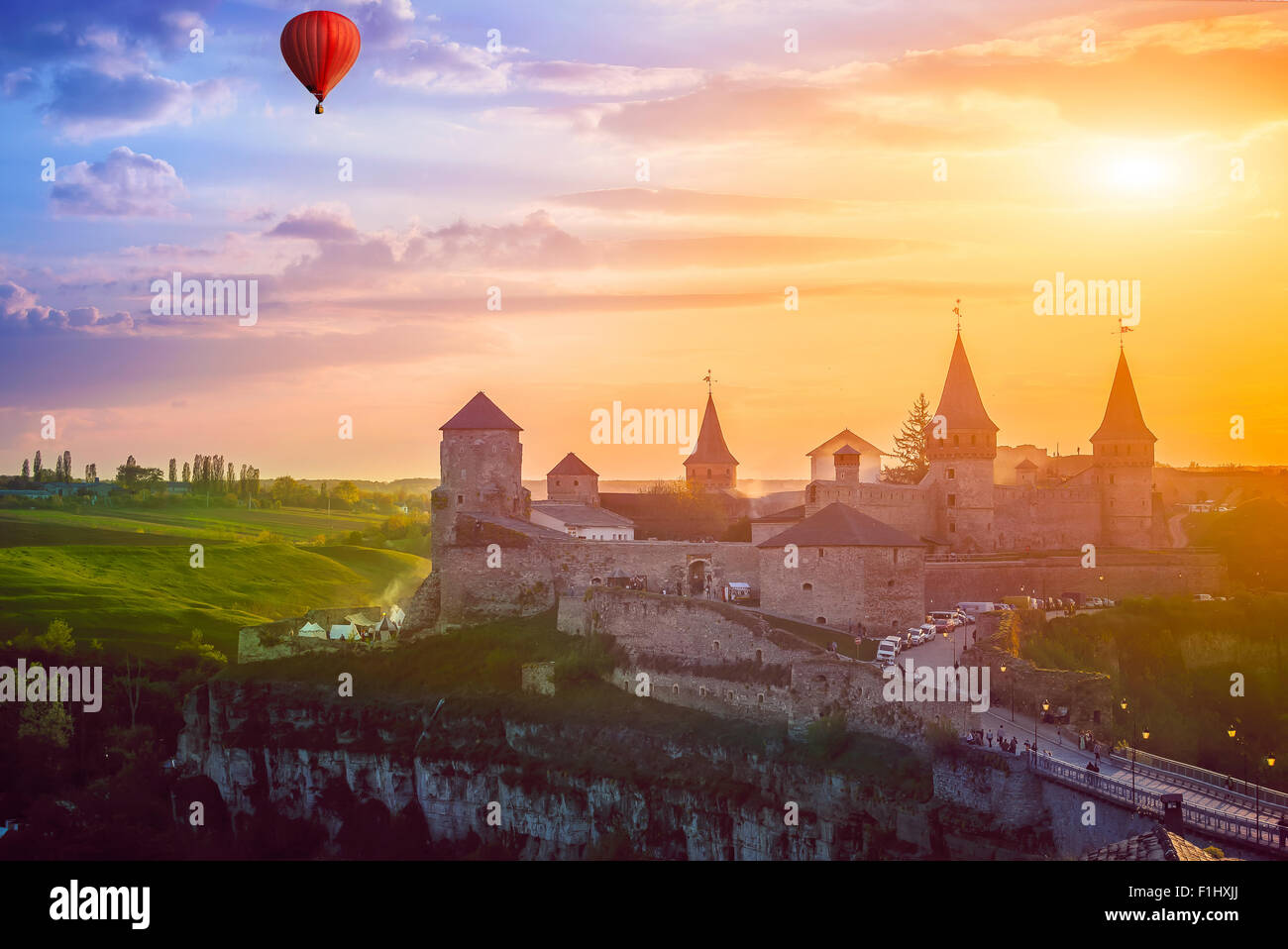 Castello di Kamianets-Podilskyi e pallone aerostatico Foto Stock