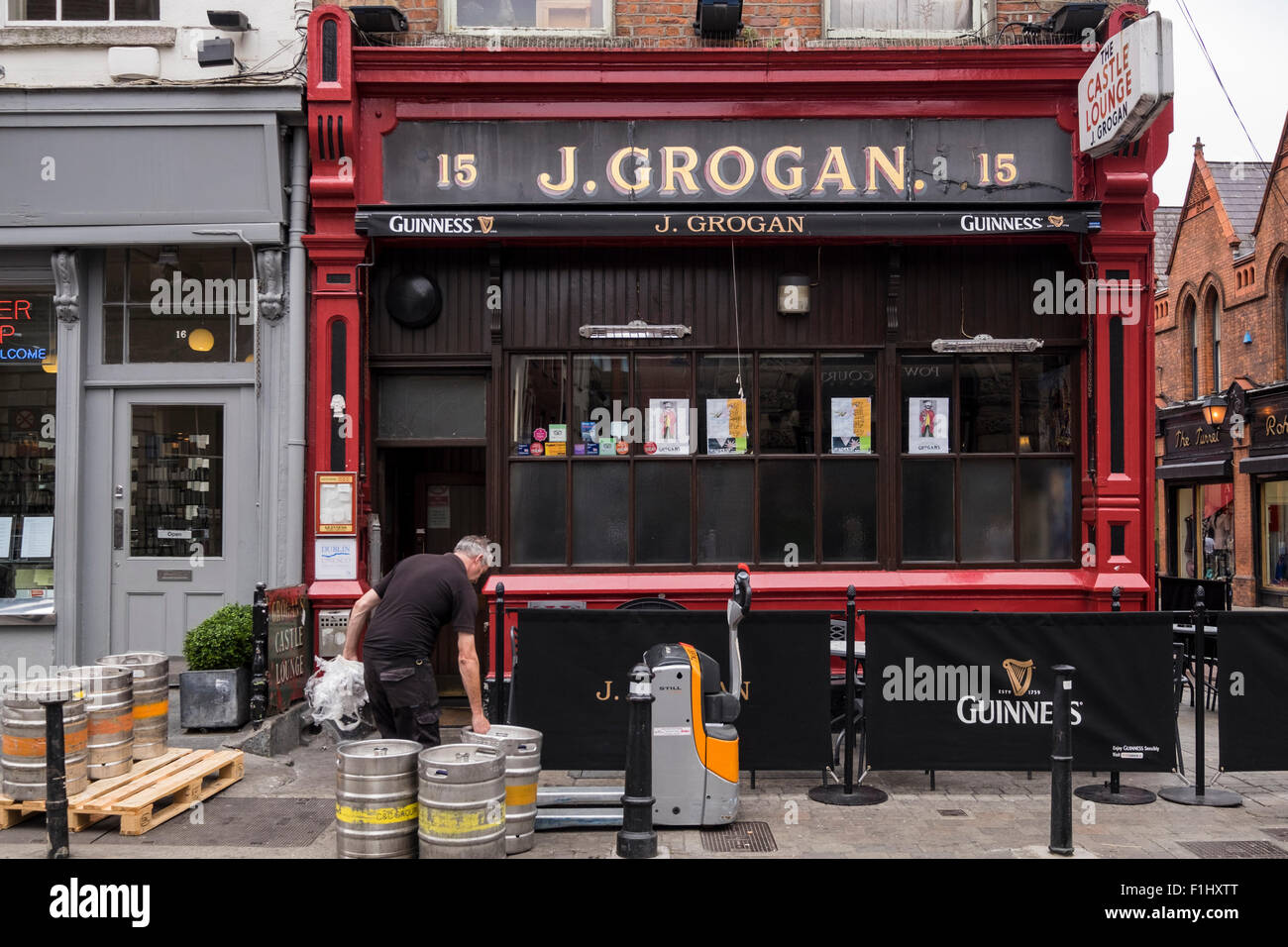 J. Grogans Castle Lounge pub e bar di Dublino trimestre creativi, South William Street, Dublin, Irlanda. Foto Stock