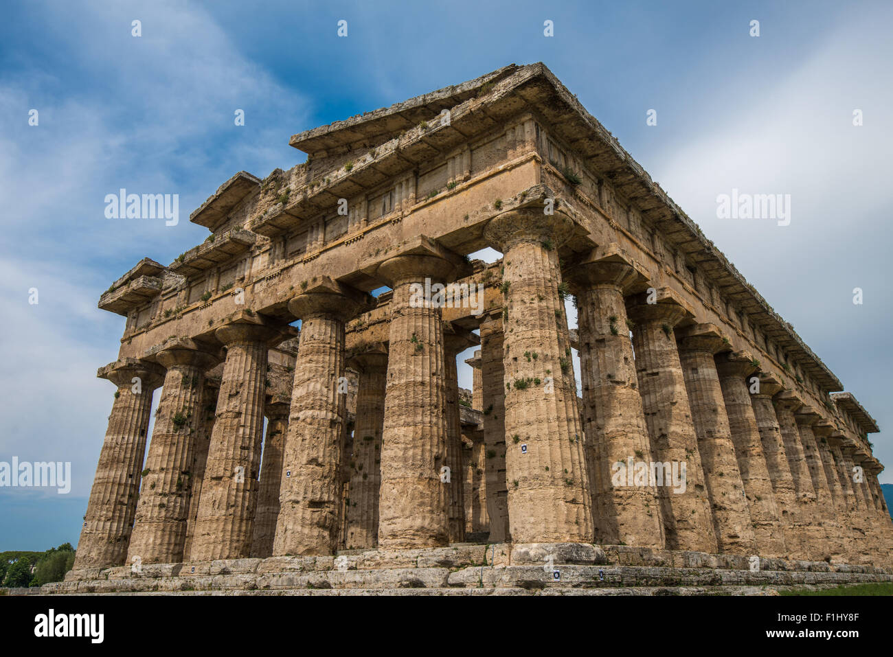 Secondo Tempio di Hera a Paestum sito archeologico, uno dei più ben conservati antichi templi greci nel mondo, Provinc Foto Stock