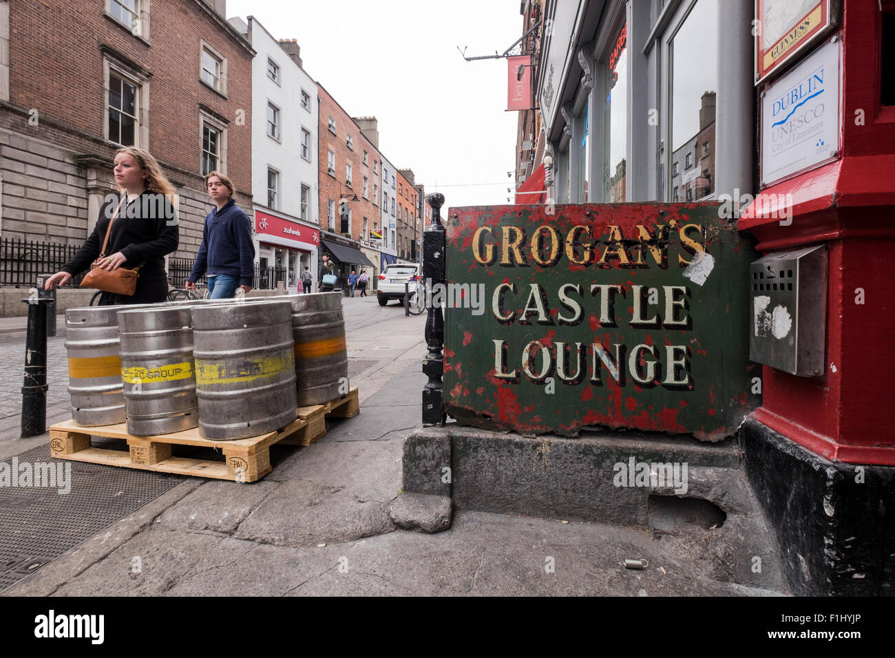 J. Grogans Castle Lounge pub e bar di Dublino trimestre creativi, South William Street, Dublin, Irlanda. Foto Stock