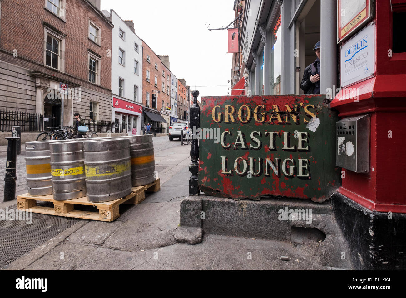J. Grogans Castle Lounge pub e bar di Dublino trimestre creativi, South William Street, Dublin, Irlanda. Foto Stock