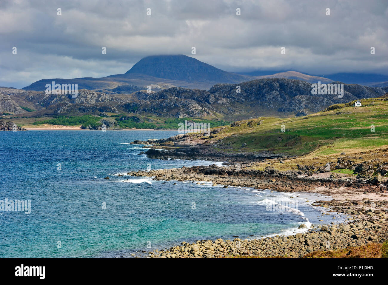 Gruinard Bay e un Teallach in northwestern Ross and Cromarty, Highlands, Scotland, Regno Unito Foto Stock