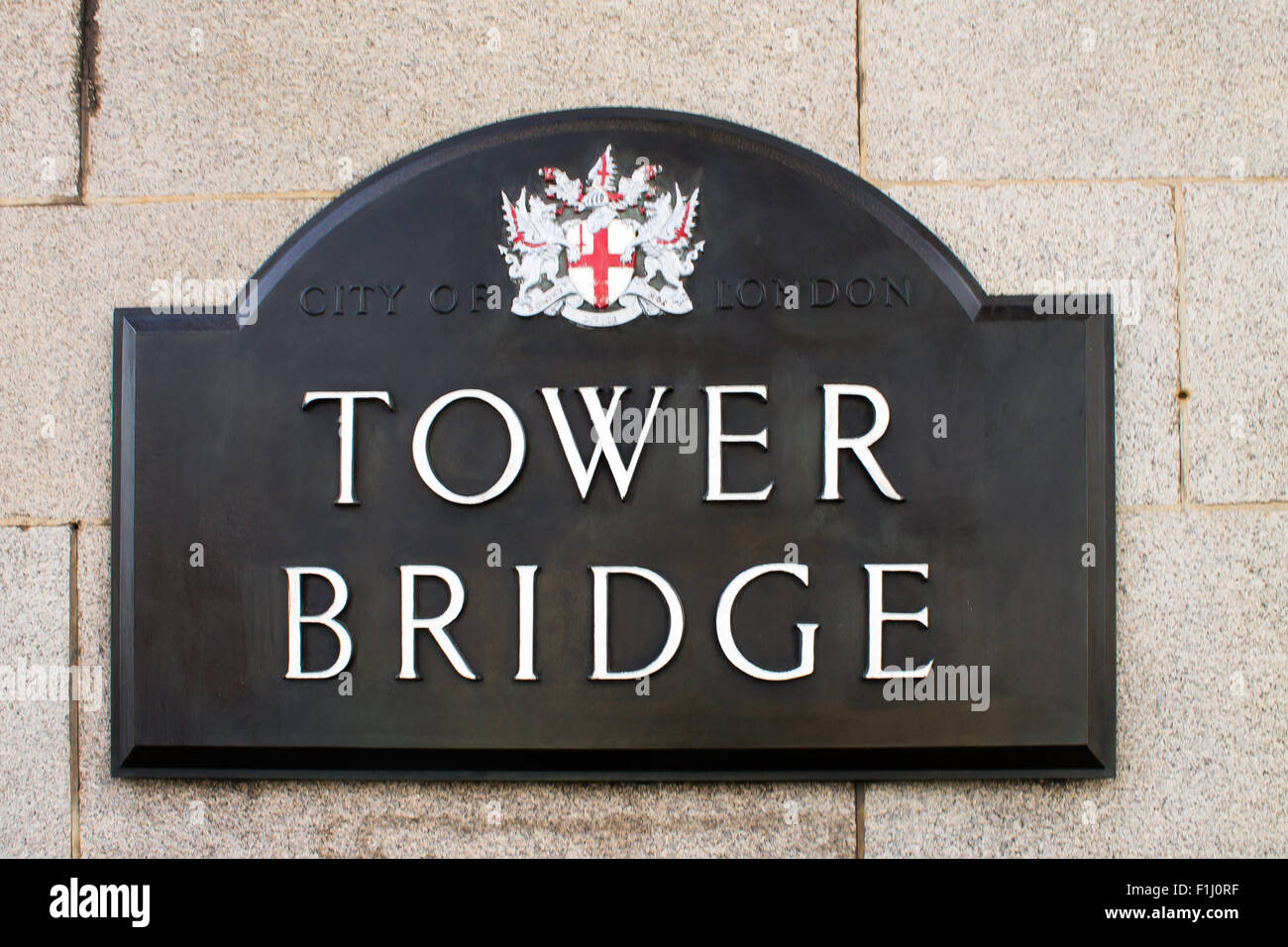 Cartello del famoso Tower Bridge di Londra, Regno Unito. Foto Stock