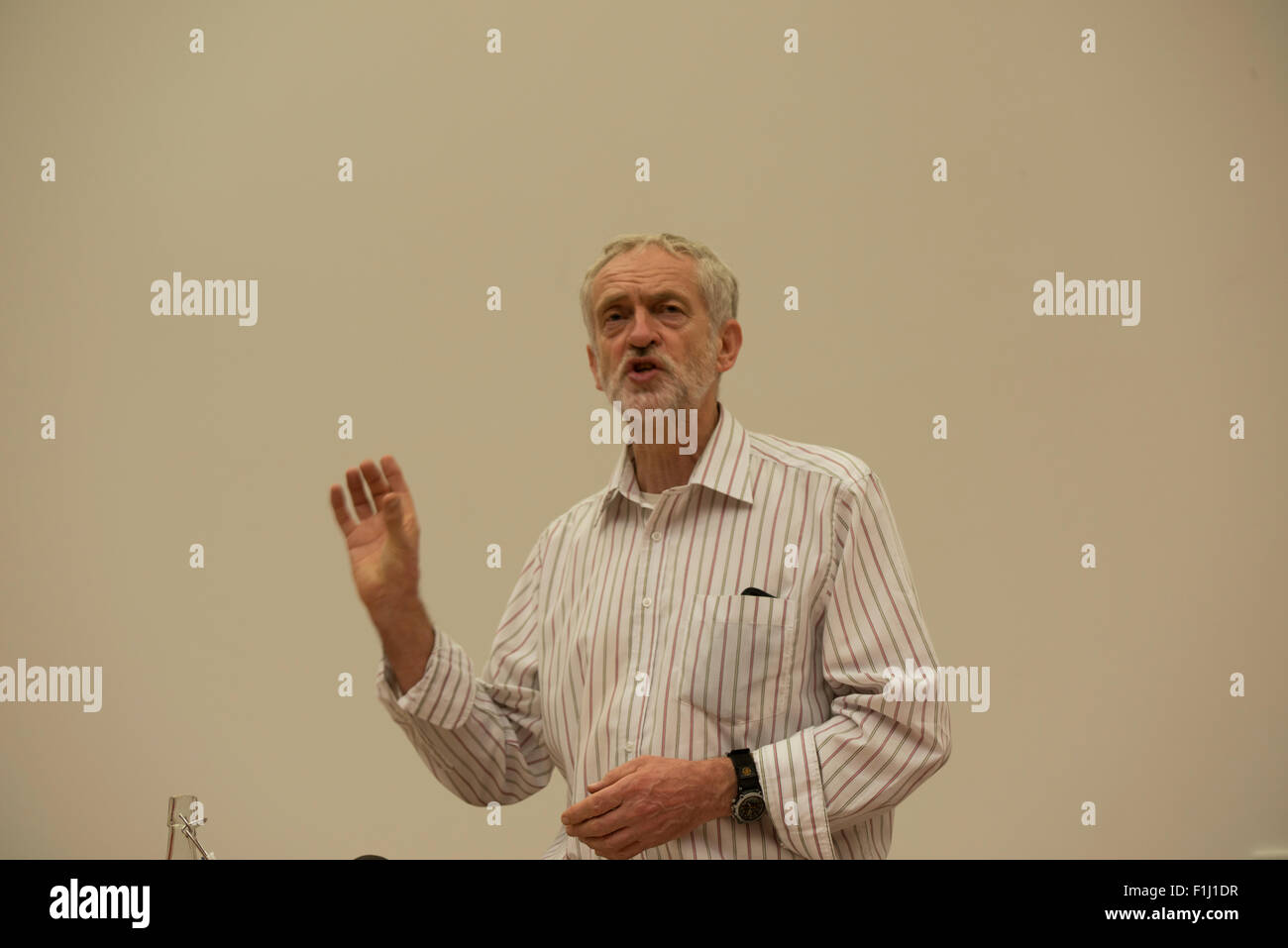 Colchester, Regno Unito. Il 2 settembre, 2015. Jeremy Corbyn sostenitori indirizzi a Ivor Crewe Lecture Theatre, Colchester, Regno Unito. Credito: Rodney Jones/Alamy Live News Foto Stock