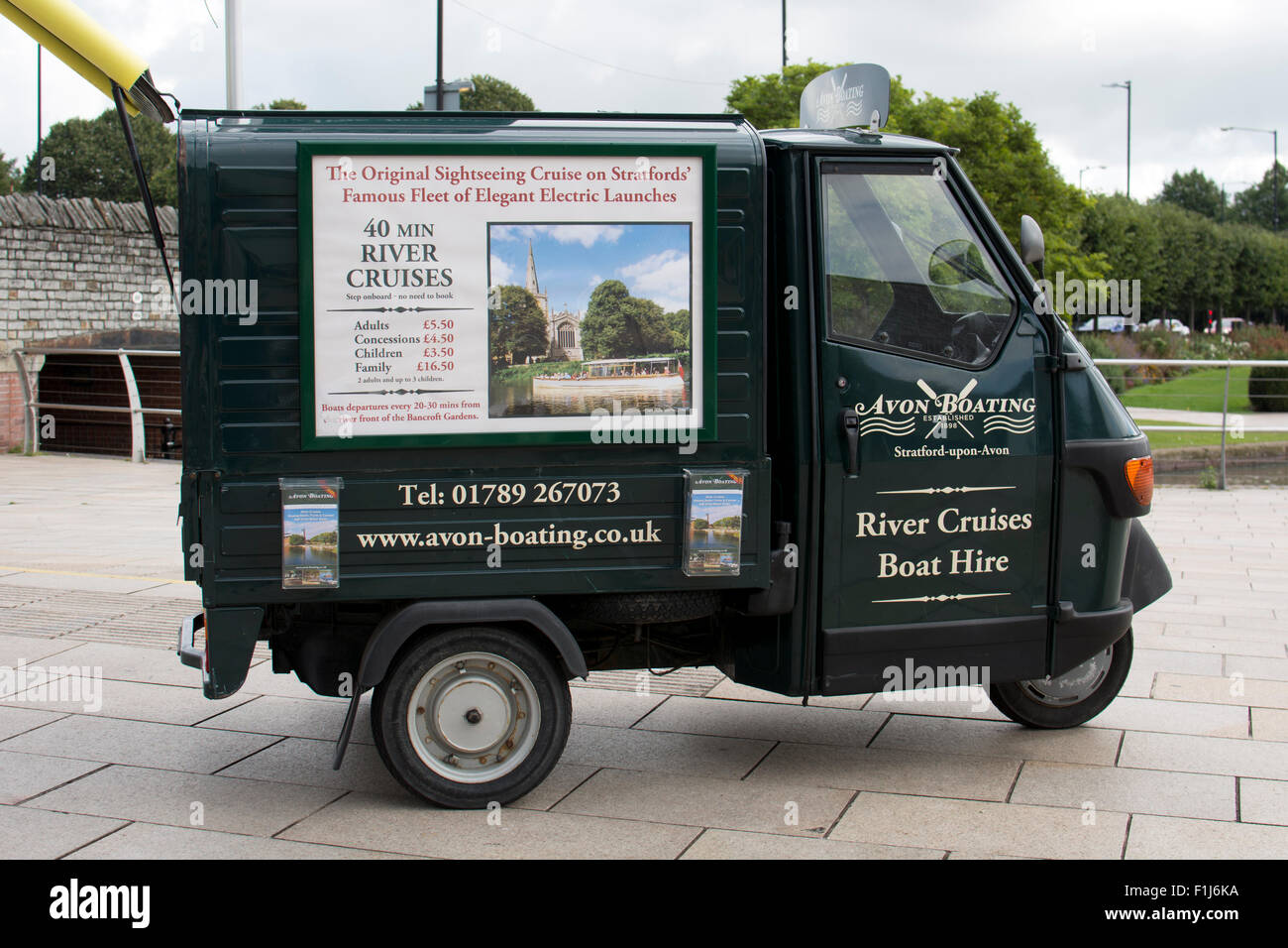 Piaggio Ape 50. Avon Nautica uso pubblicitario, Stratford-upon-Avon, Regno Unito Foto Stock
