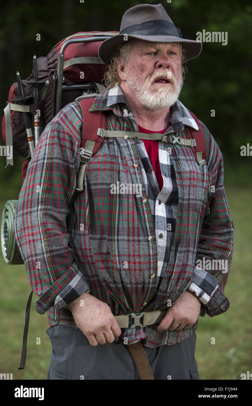 Una passeggiata nei boschi è un 2015 American Adventure comedy biopic film diretto da Ken Kwapis, basato sul libro 1998/memoir dello stesso nome da Bill Bryson. Il film stelle Robert Redford, Nick Nolte, Kristen Schaal, Nick Offerman, Mary Steenburgen ed Emma Thompson. Questa fotografia è per il solo uso editoriale ed è il copyright del film company e/o il fotografo assegnato dal film o società di produzione e può essere riprodotto solo da pubblicazioni in congiunzione con la promozione del film di cui sopra. Un credito per il film company è richiesto. Il fotografo deve anche essere cred Foto Stock