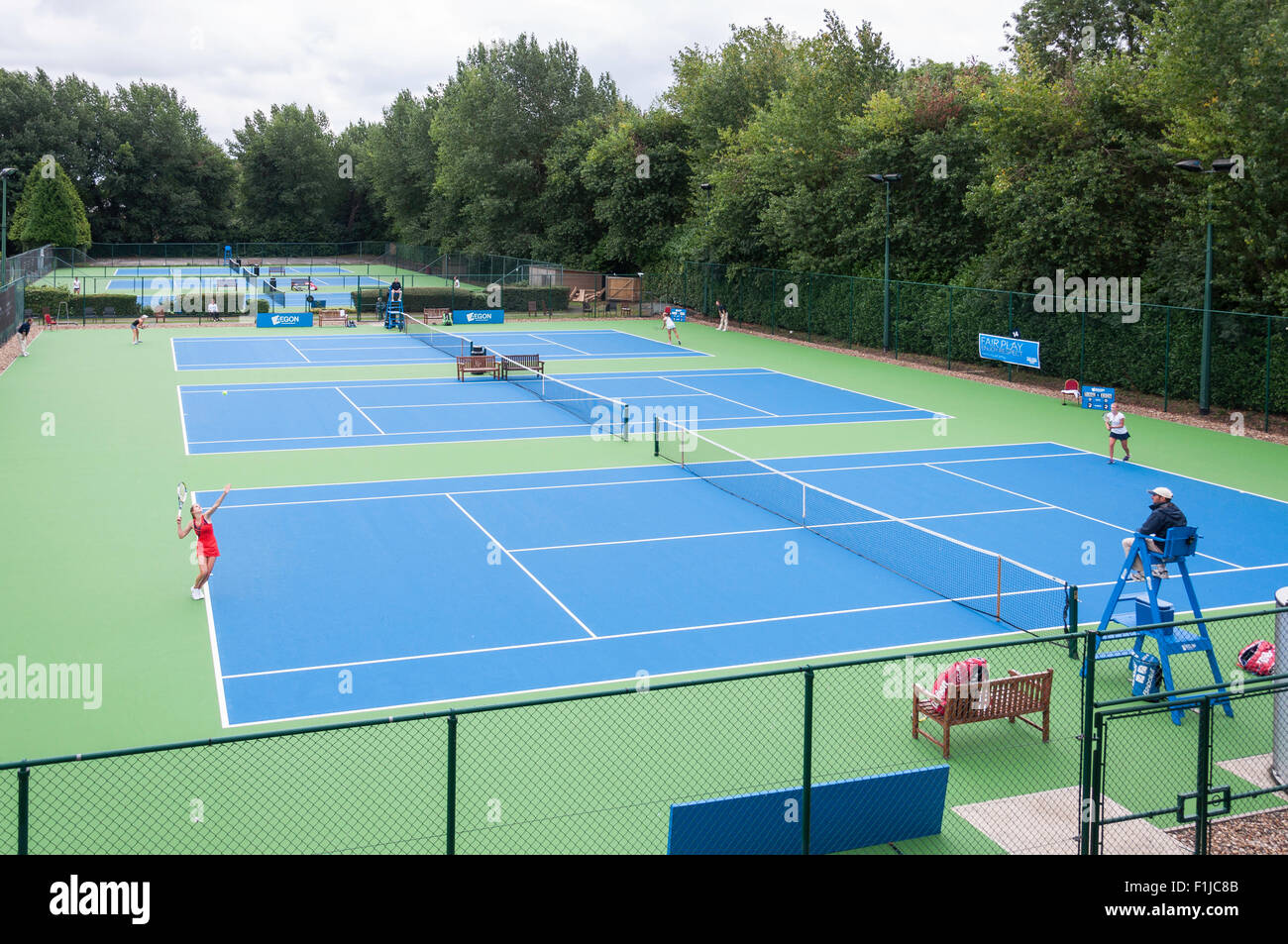 Campi da tennis al Riverside Salute & Racchette Club Chiswick, Borough di Hounslow, Greater London, England, Regno Unito Foto Stock