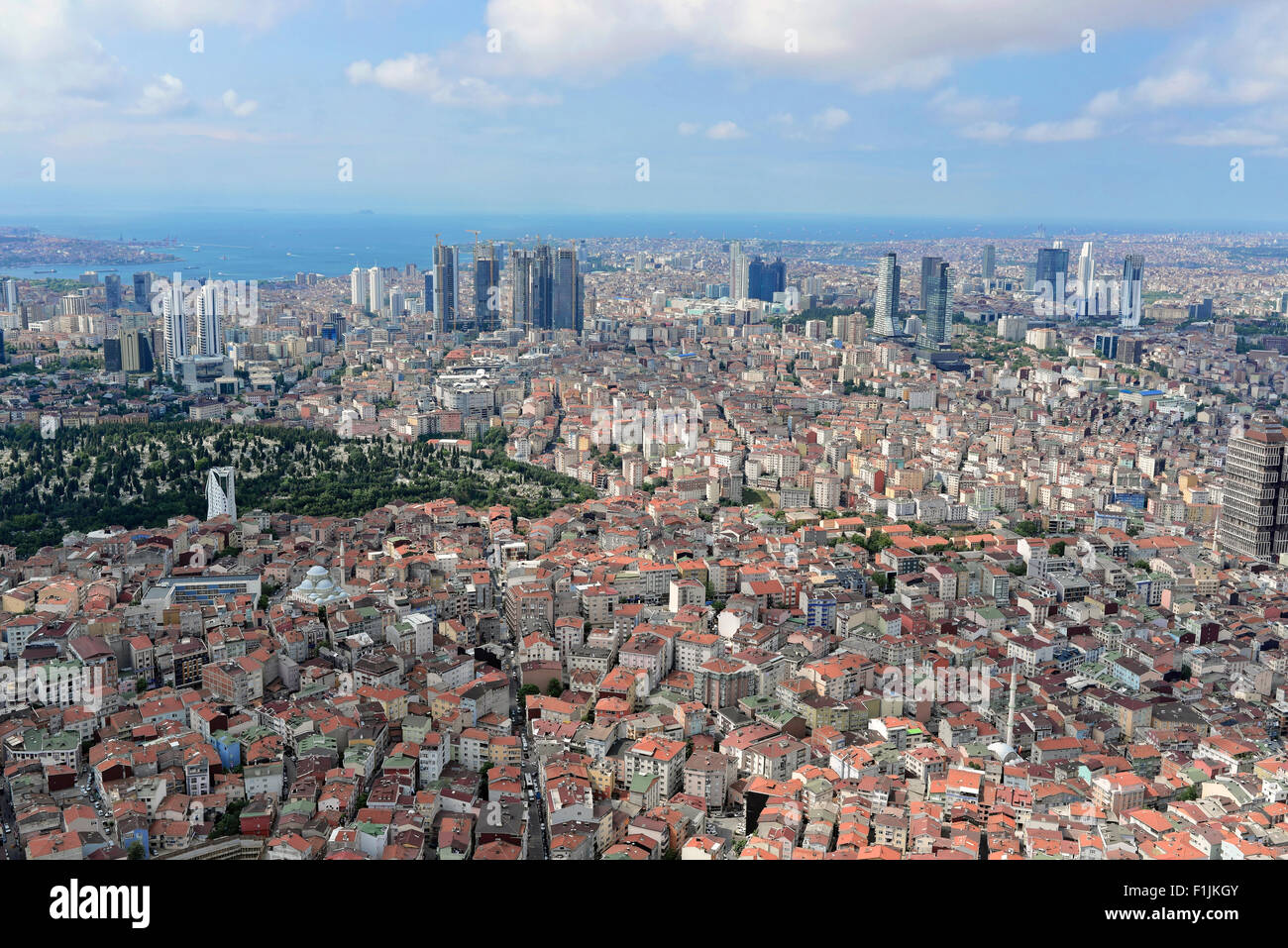 Vista da Istanbul Sapphire, a sud con il Bosforo e il mare di ​​Marmara, Beşiktaş Foto Stock