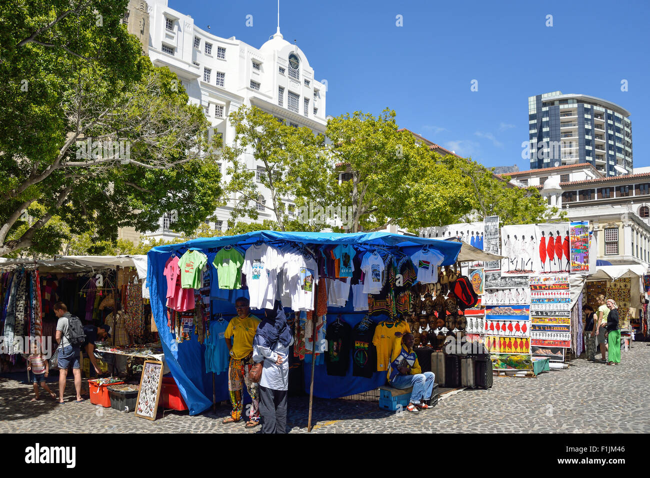 Le bancarelle del mercato in Green Market Square, CBD, Cape Town, Provincia del Capo occidentale, Repubblica del Sud Africa Foto Stock