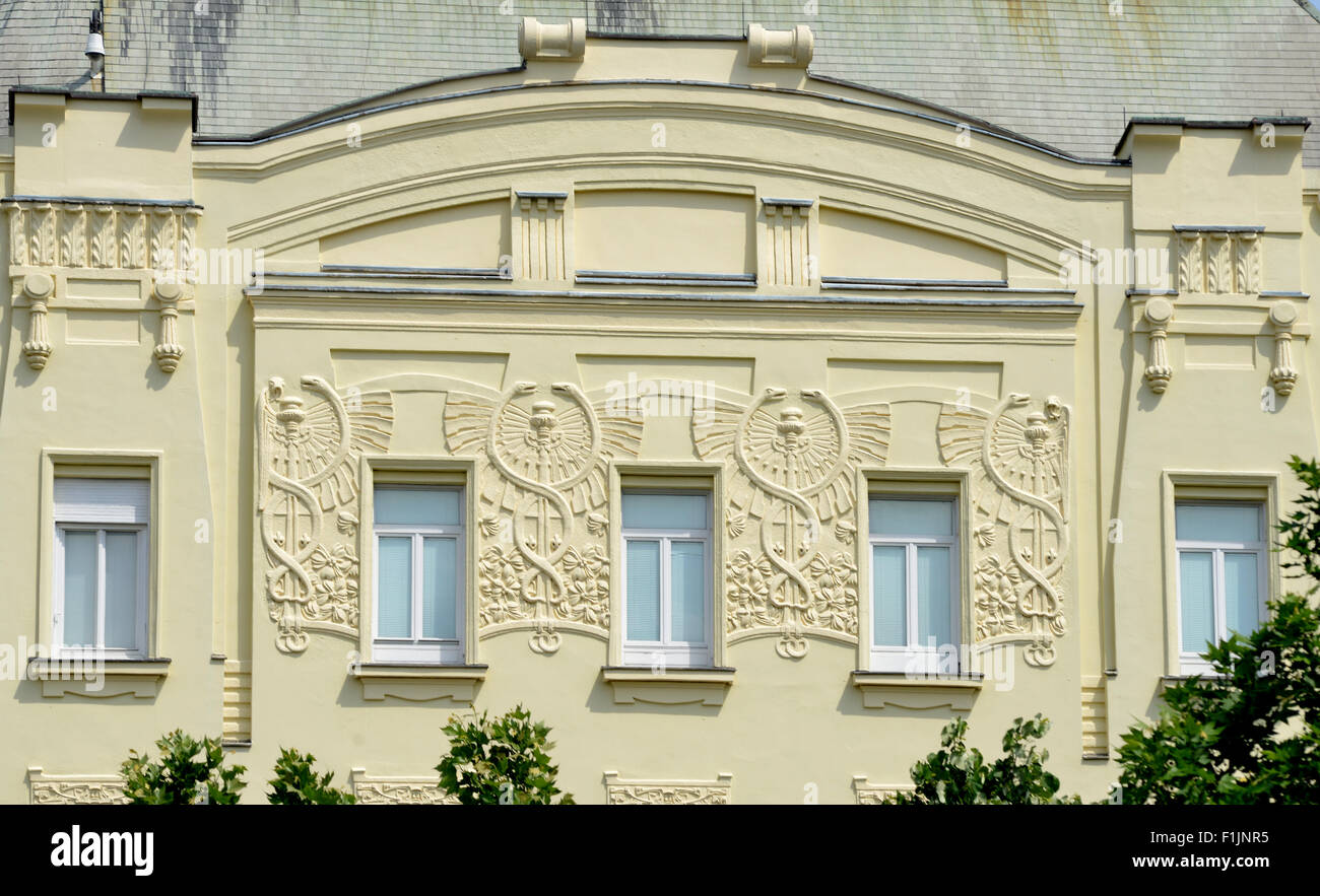 Dettagli della facciata della casa antica Budapest Ungheria Foto Stock