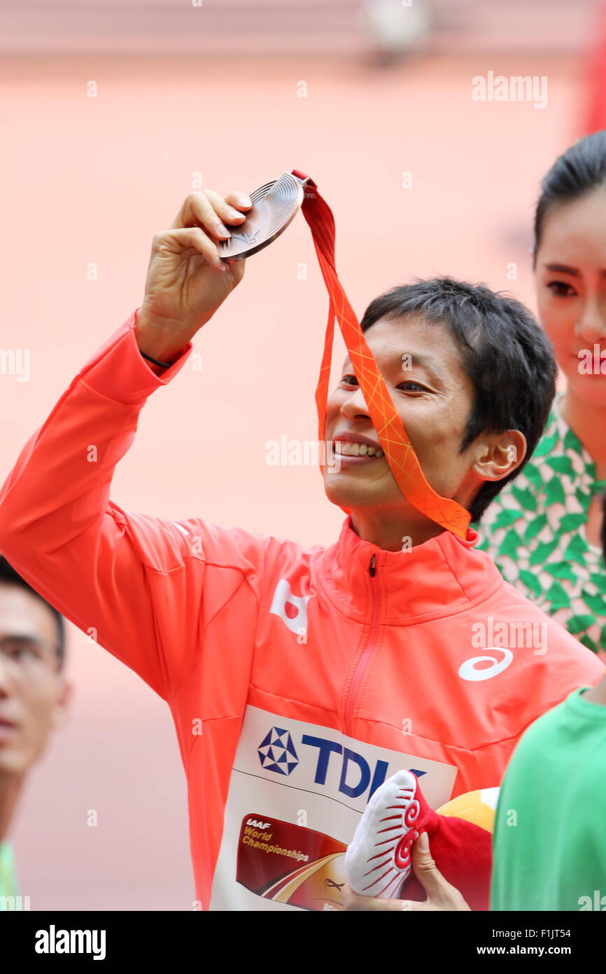 Takayuki Tanii (JPN), 29 agosto 2015 - Atletica leggera : Takayuki Tanii del Giappone festeggia con la sua medaglia di bronzo dopo la premiazione per gli uomini 50km di corsa a piedi al giorno otto del XV IAAF Campionati del Mondo di atletica leggera Pechino 2015 in Stadio Nazionale di Pechino a Pechino in Cina. (Foto da Toshihiro Kitagawa/AFLO) Foto Stock