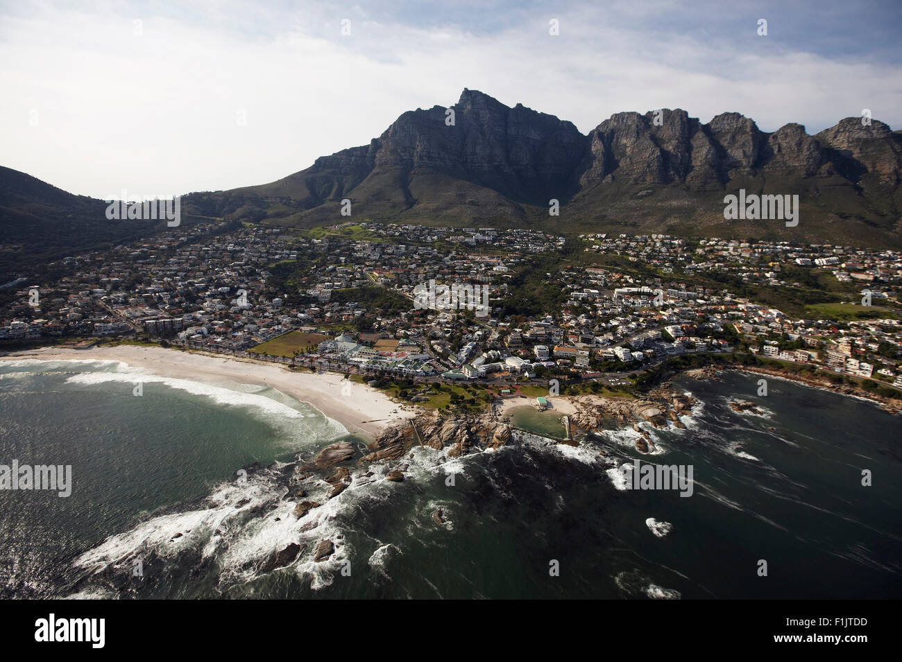 Vista aerea di Camps Bay, Città del Capo Foto Stock