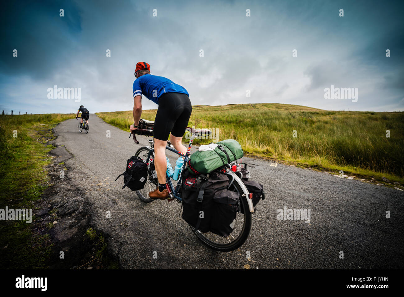 Campeggio ciclo ciclista sulla flotta Moss, Yorkshire Dales National Park. Foto Stock