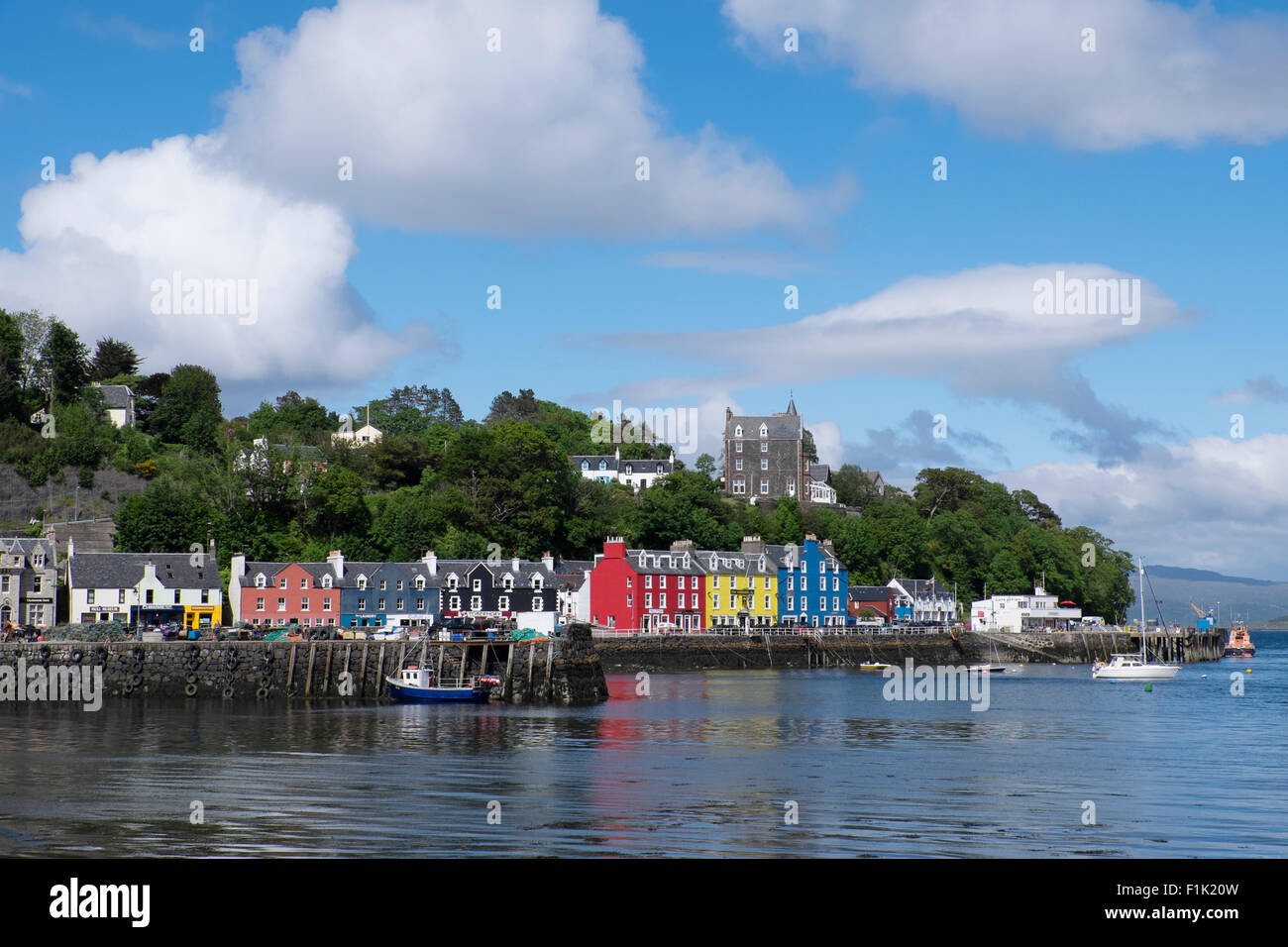 Tobermory - Porto edifici laterali Isle of Mull Scotland, Regno Unito la007535 Foto Stock