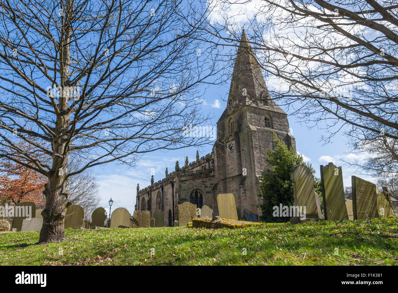 Chiesa di San Pietro del XIV secolo il grado 1 elencati in chiesa alla speranza, Derbyshire, England, Regno Unito Foto Stock