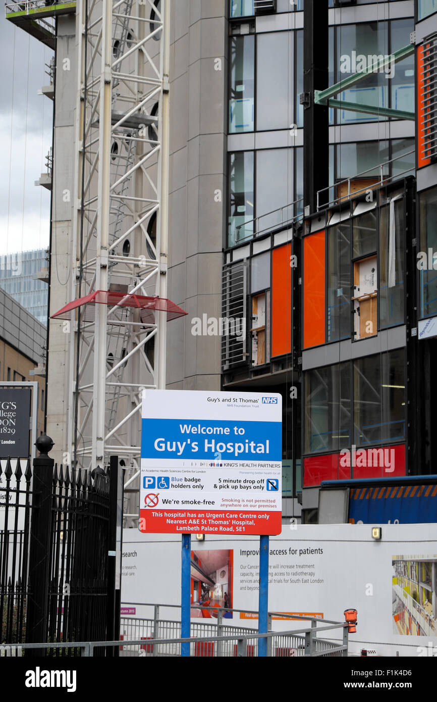 'Benvenuti al ragazzo Hospital' segno per il nuovo trattamento del cancro edificio sito in Bermondsey Southwark, Londra Sud UK KATHY DEWITT Foto Stock