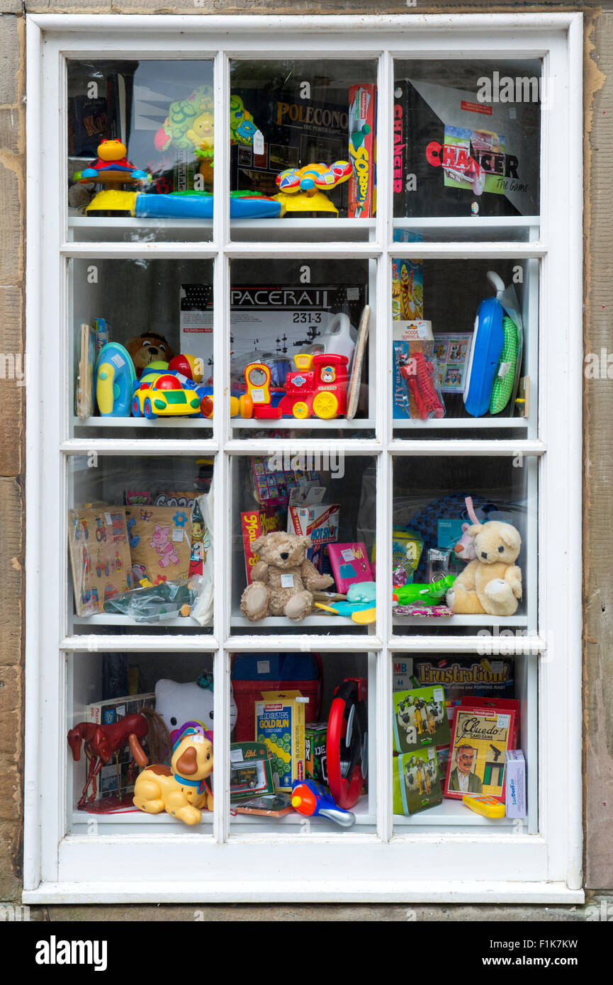 Negozio di giocattoli finestra. Kelso, Scozia Foto Stock