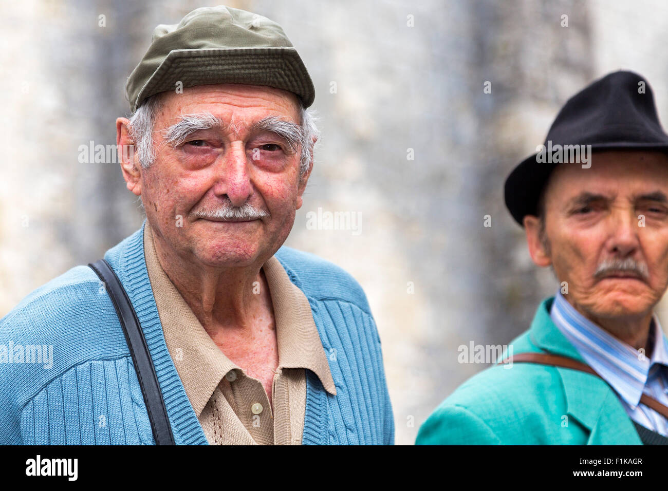 Il francese dei cittadini anziani, San Angeau, Charente Maritime, Francia Foto Stock