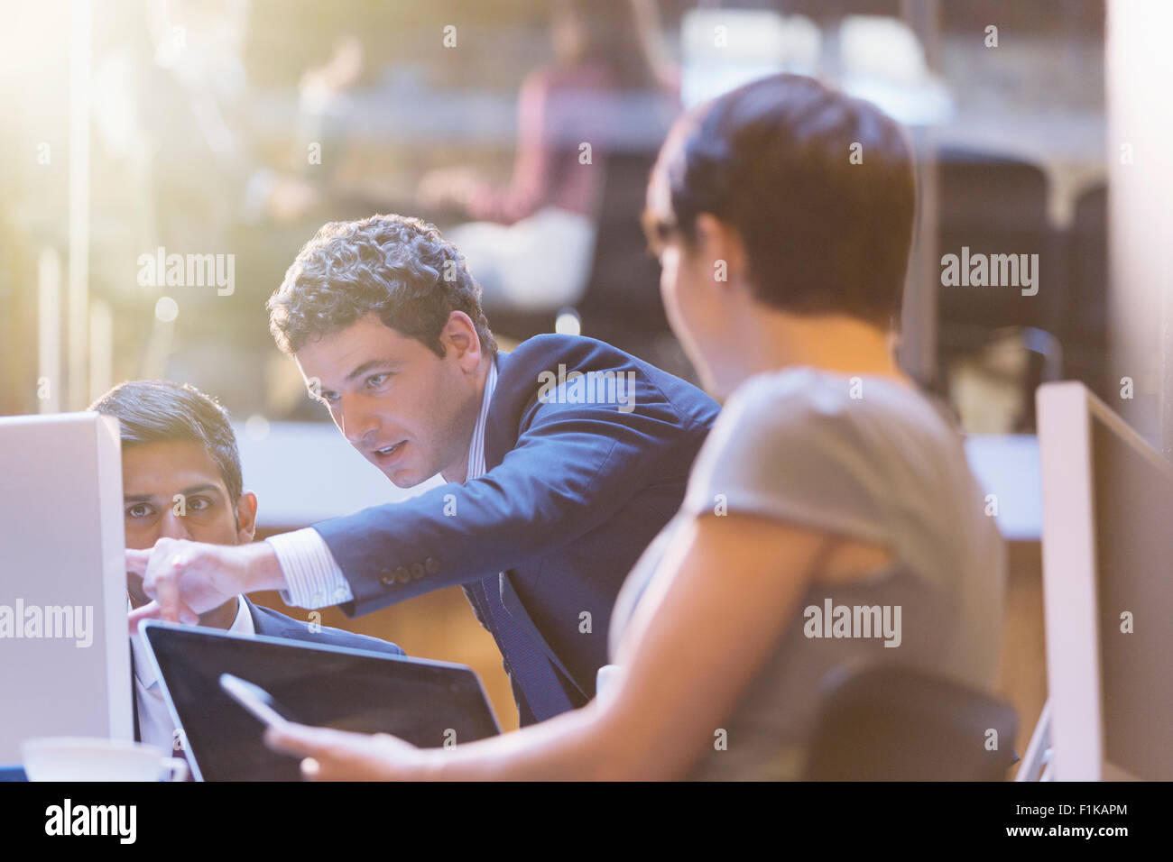 La gente di affari lavorando al computer in ufficio Foto Stock