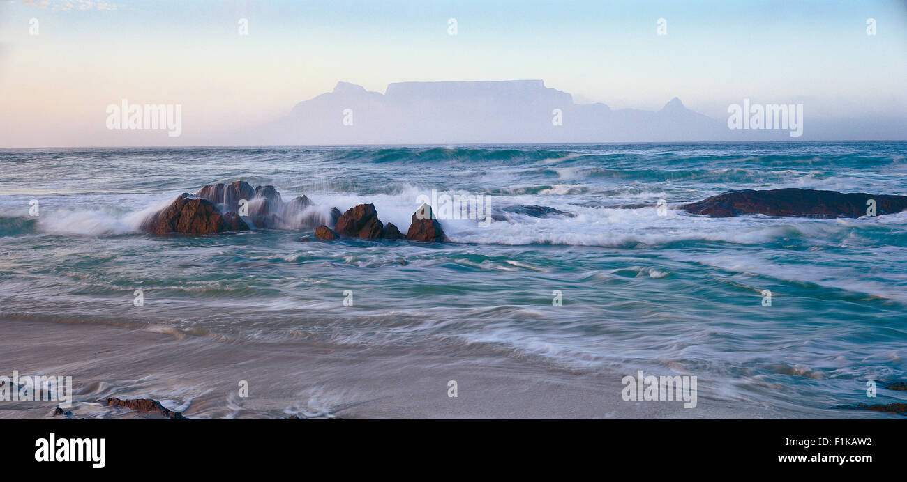 Blouberg Strand con montagna in background, Western Cape Foto Stock