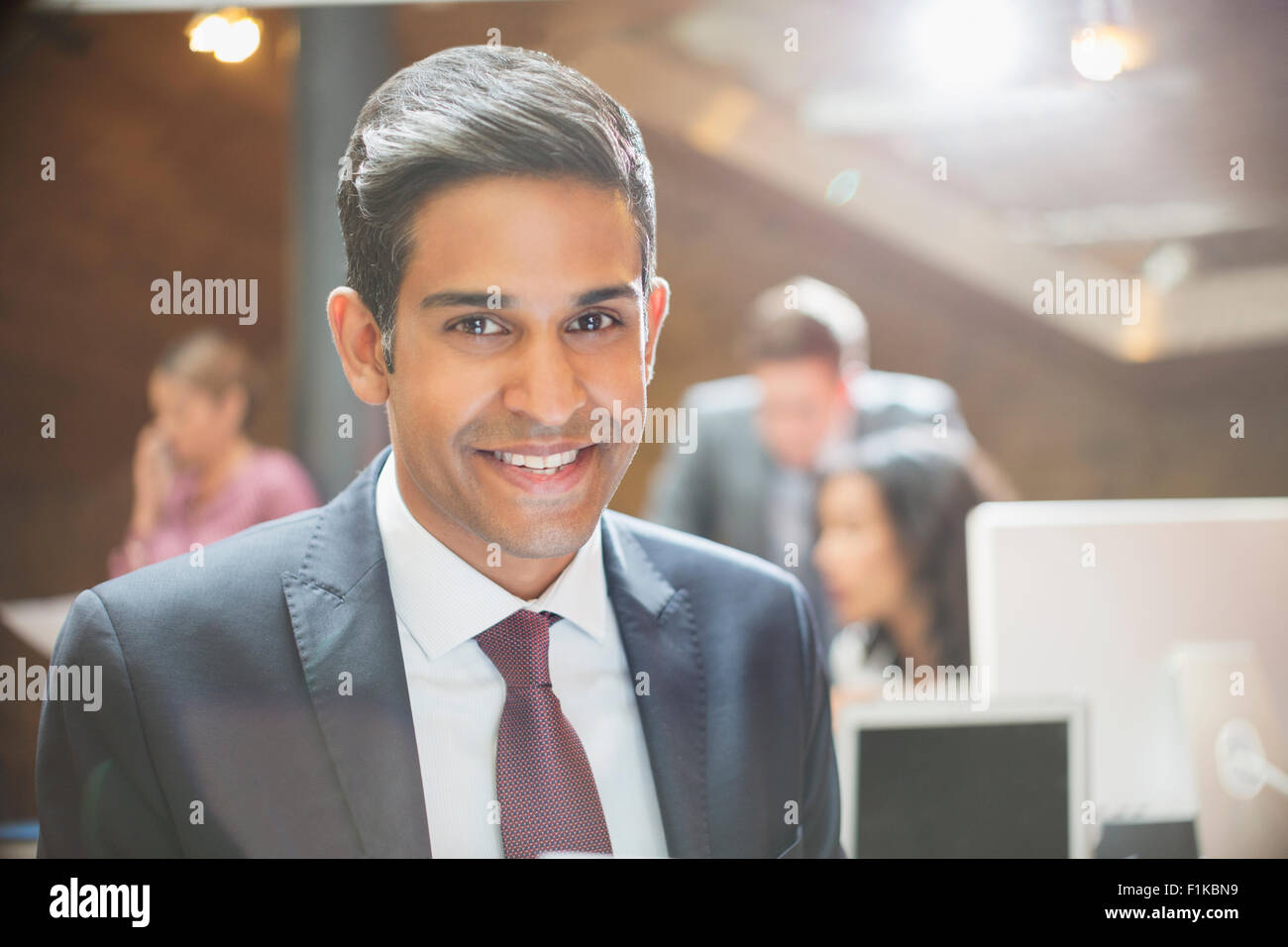 Close up ritratto imprenditore sorridente Foto Stock