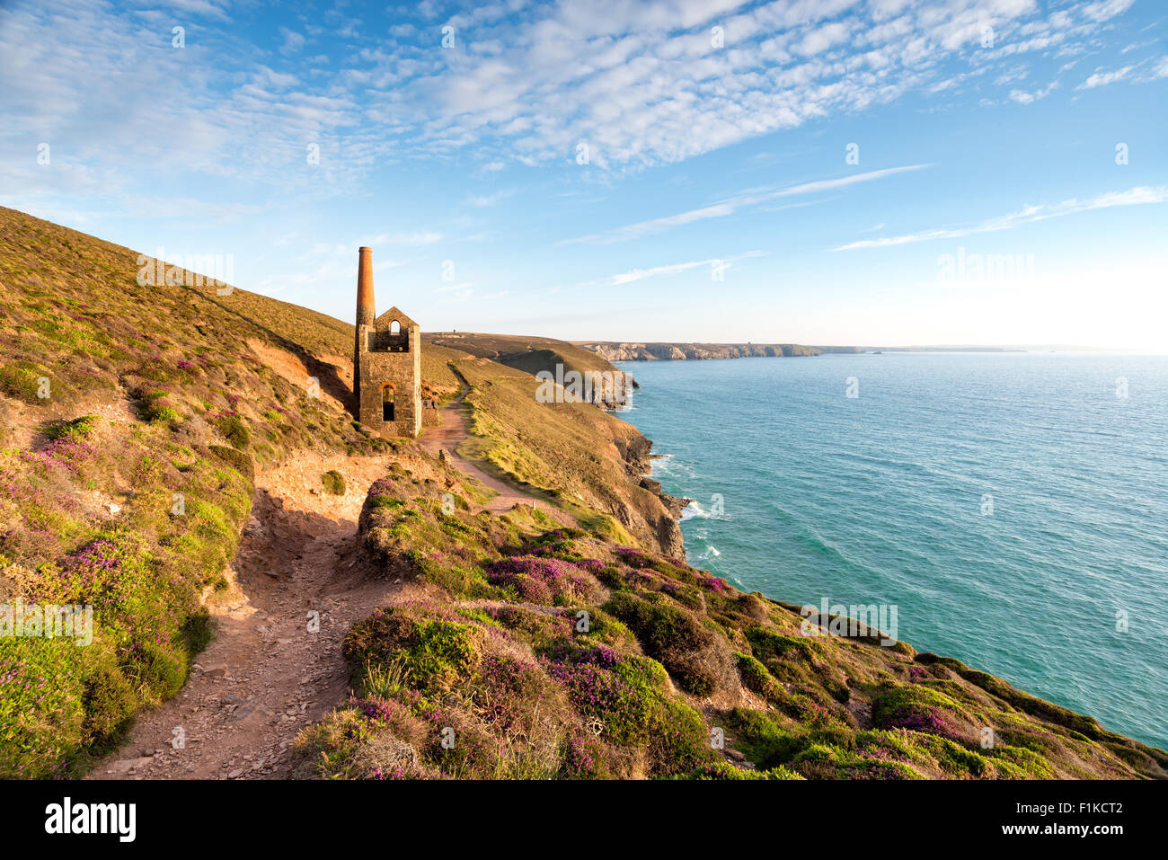 Il pompaggio Towanroath house rovine sulla costa sud ovest percorso in corrispondenza di Sant Agnese in Cornovaglia Foto Stock