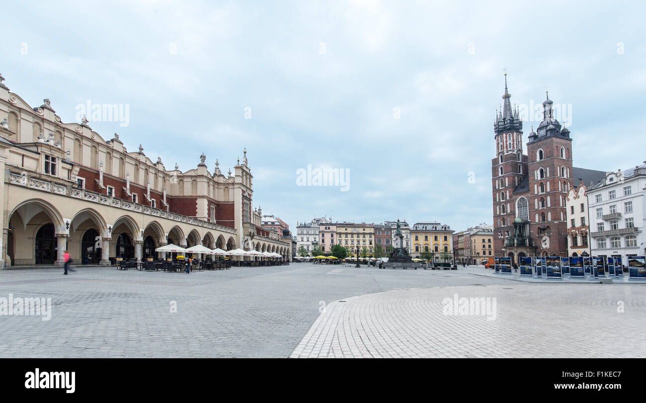 Il panno Hall e Santa Maria Basilica di Cracovia. Foto Stock
