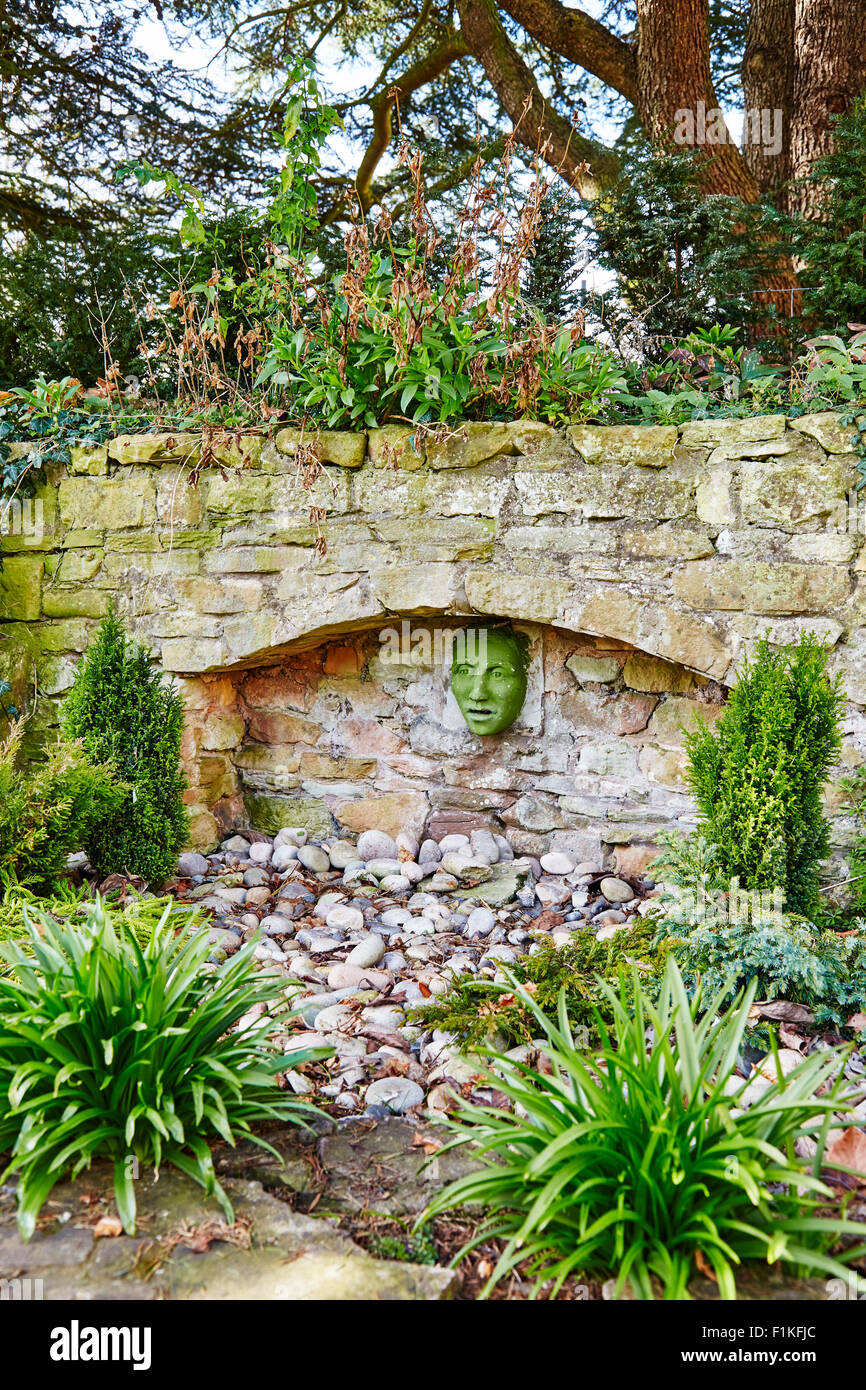 Giardino decorativo in funzione della forma di un verde di fronte ai giardini del palazzo arcivescovile a Southwell, Nottinghamshire. Foto Stock