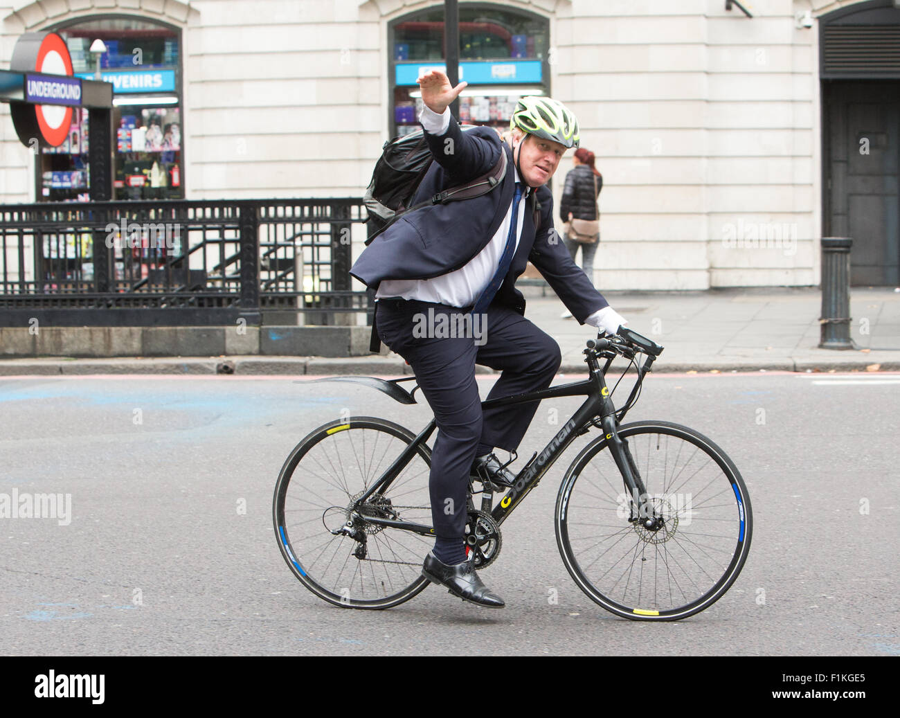 Sindaco di Londra,Boris Johnson,lancia il più sicuro sistema di ciclismo rendendo più sicuri i camion Foto Stock