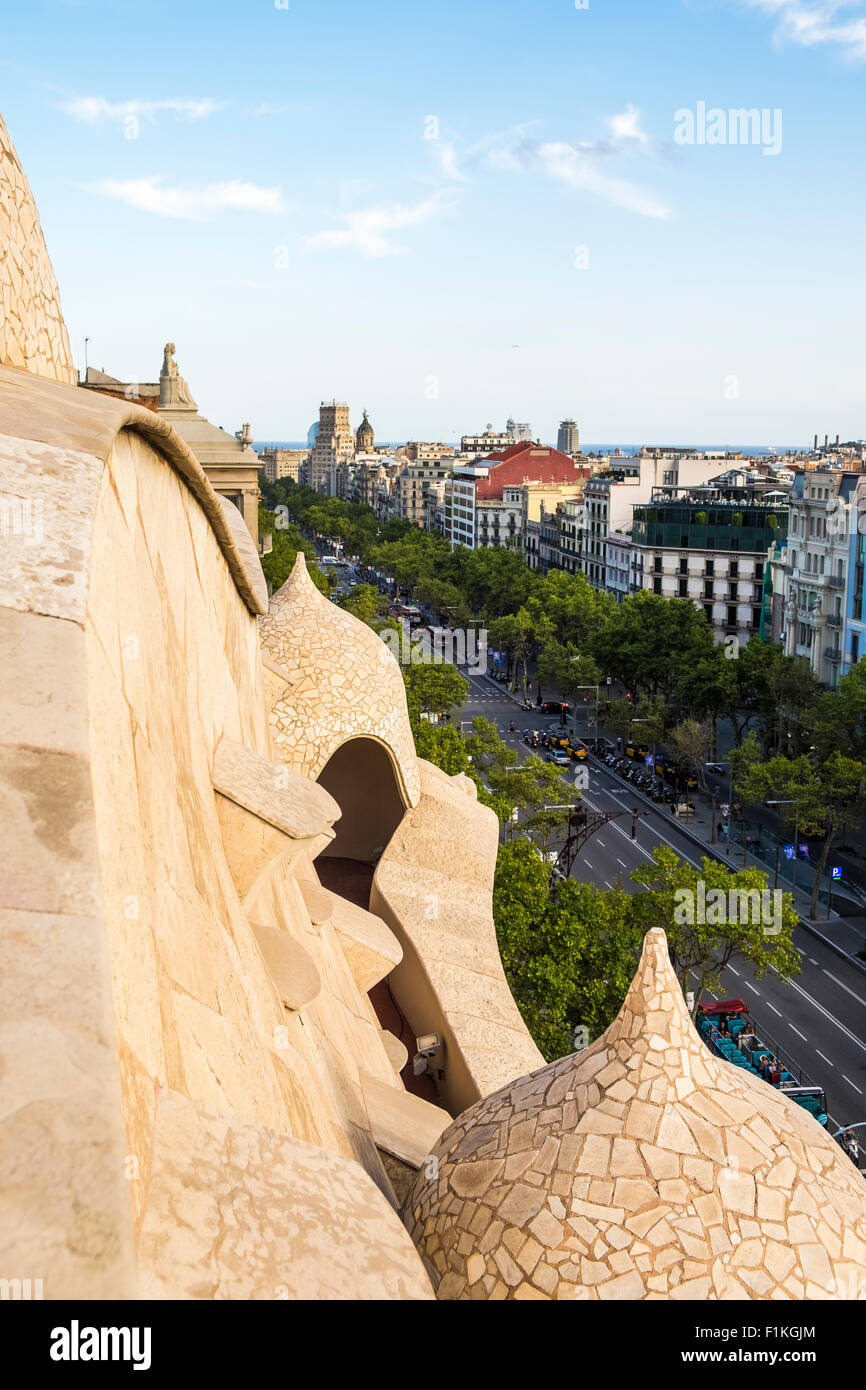 Paseo de Gracia, una delle strade principali di Barcellona, in Catalogna, Spagna Foto Stock