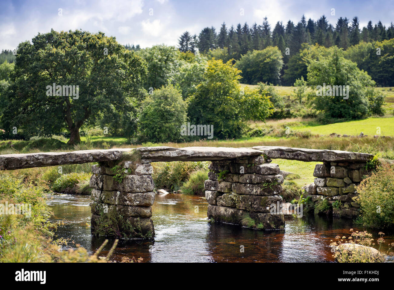 Il battaglio Ponte a est del fiume Dart a Dartmoor vicino Postbridge, DEVON REGNO UNITO Foto Stock