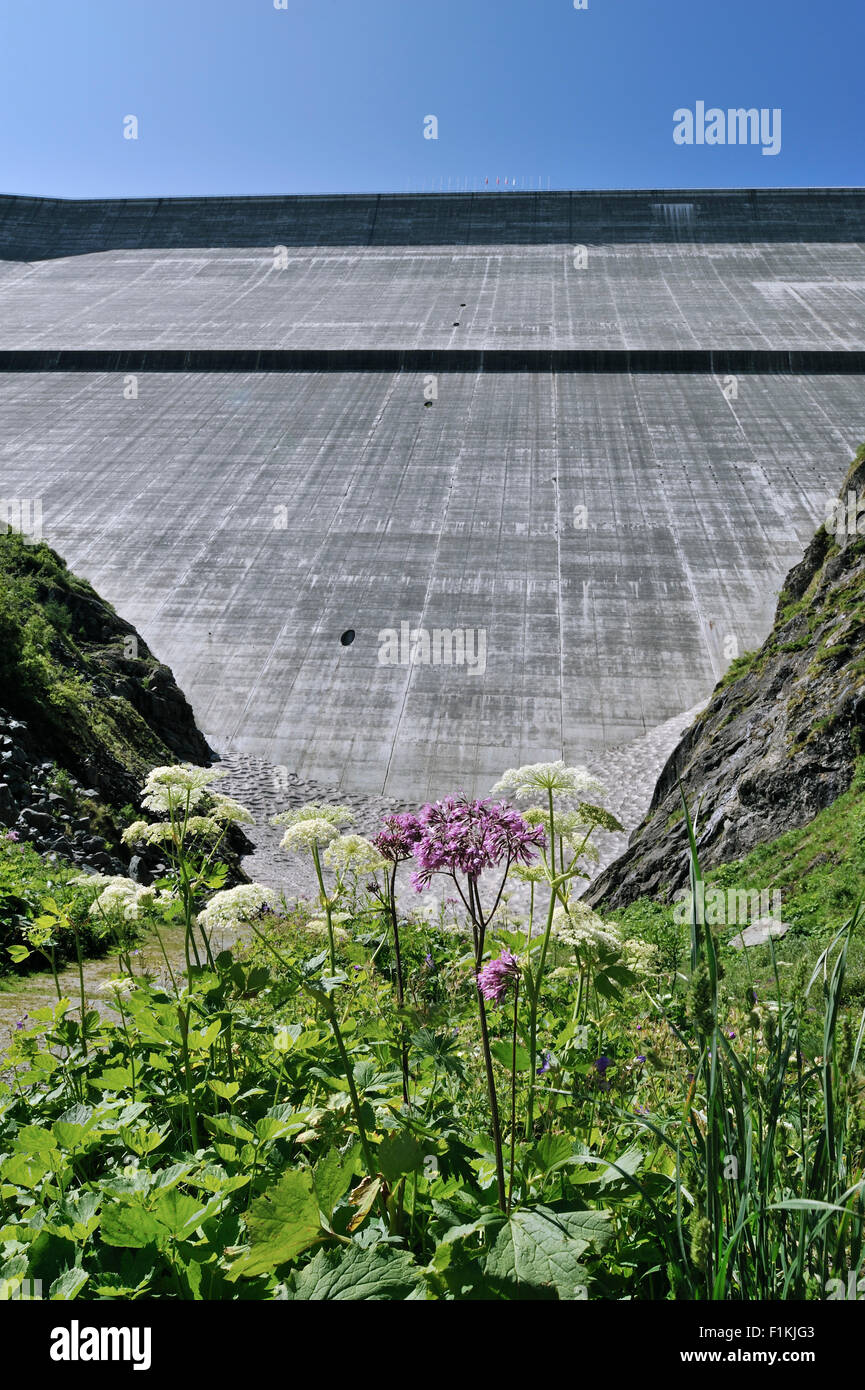 Barrage de la Grande Dixence, diga più alto d'Europa. Esso trattiene il lago Lac des Dix nelle alpi svizzere, Svizzera Foto Stock