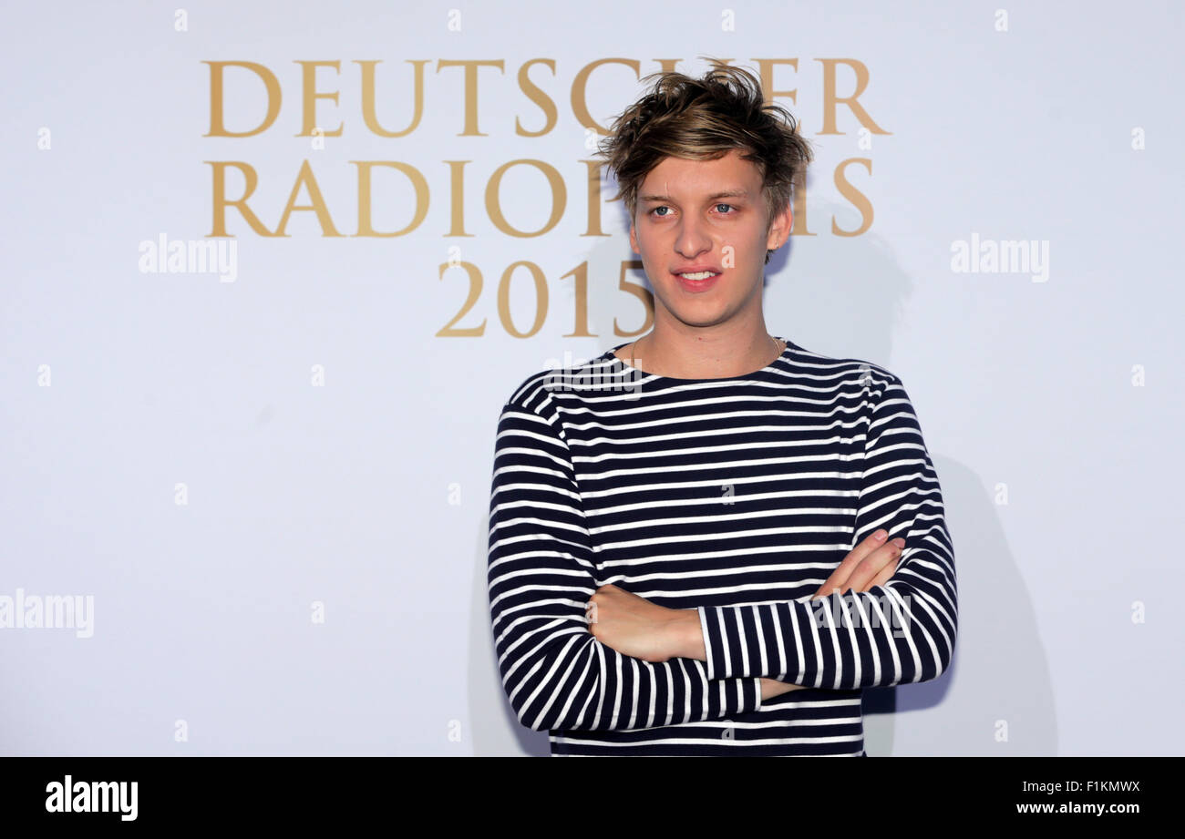 Amburgo, Germania. 3 Sep, 2015. Musicista britannico George Ezra arriva al sesto Deutscher Radiopreis (radio tedesca award) cerimonia in Amburgo, Germania, 3 settembre 2015. Foto: Axel HEIMKEN/DPA/Alamy Live News Foto Stock