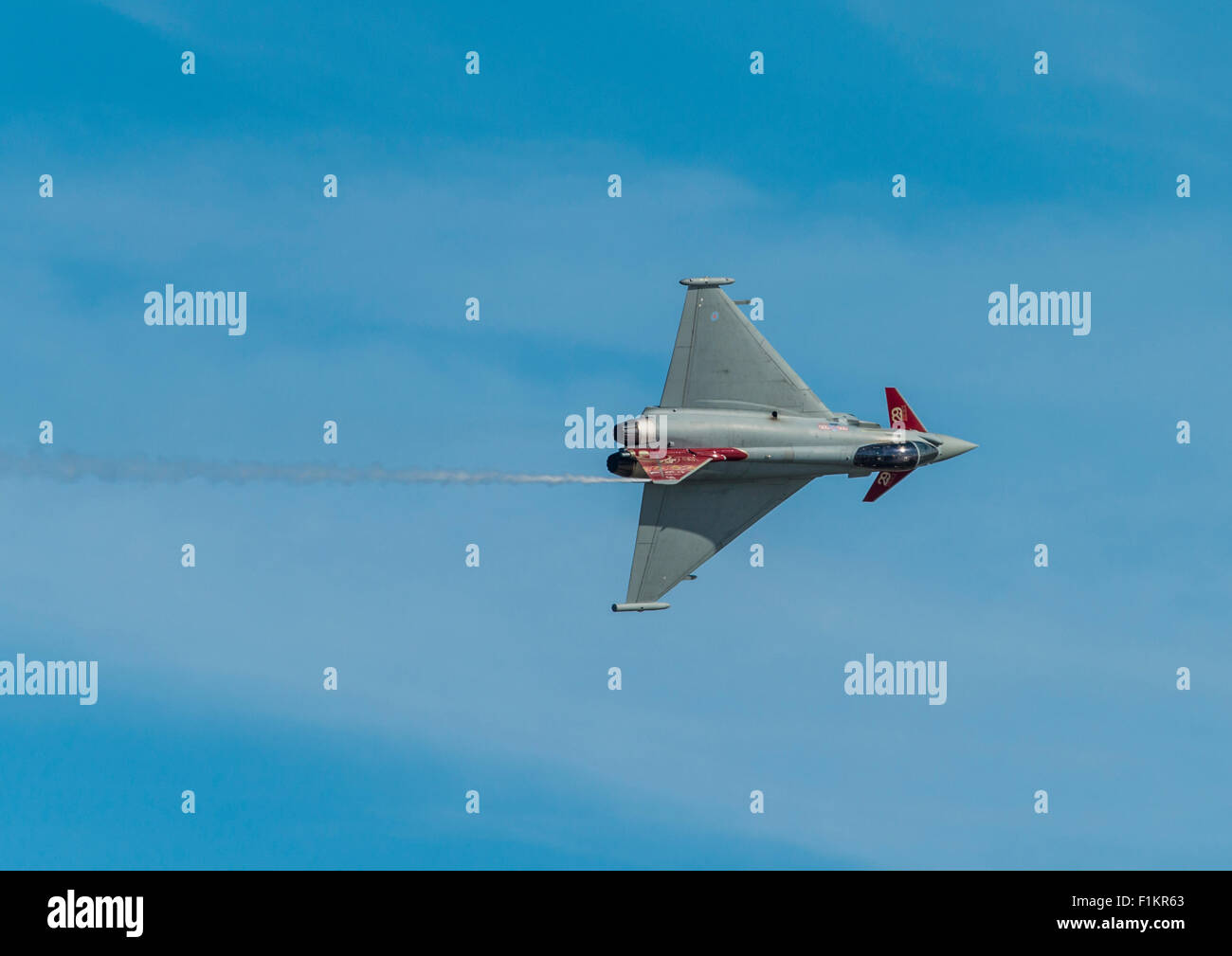 RAF Eurofighter Typhoon FGR4 jet volare a Clacton air show UK Foto Stock