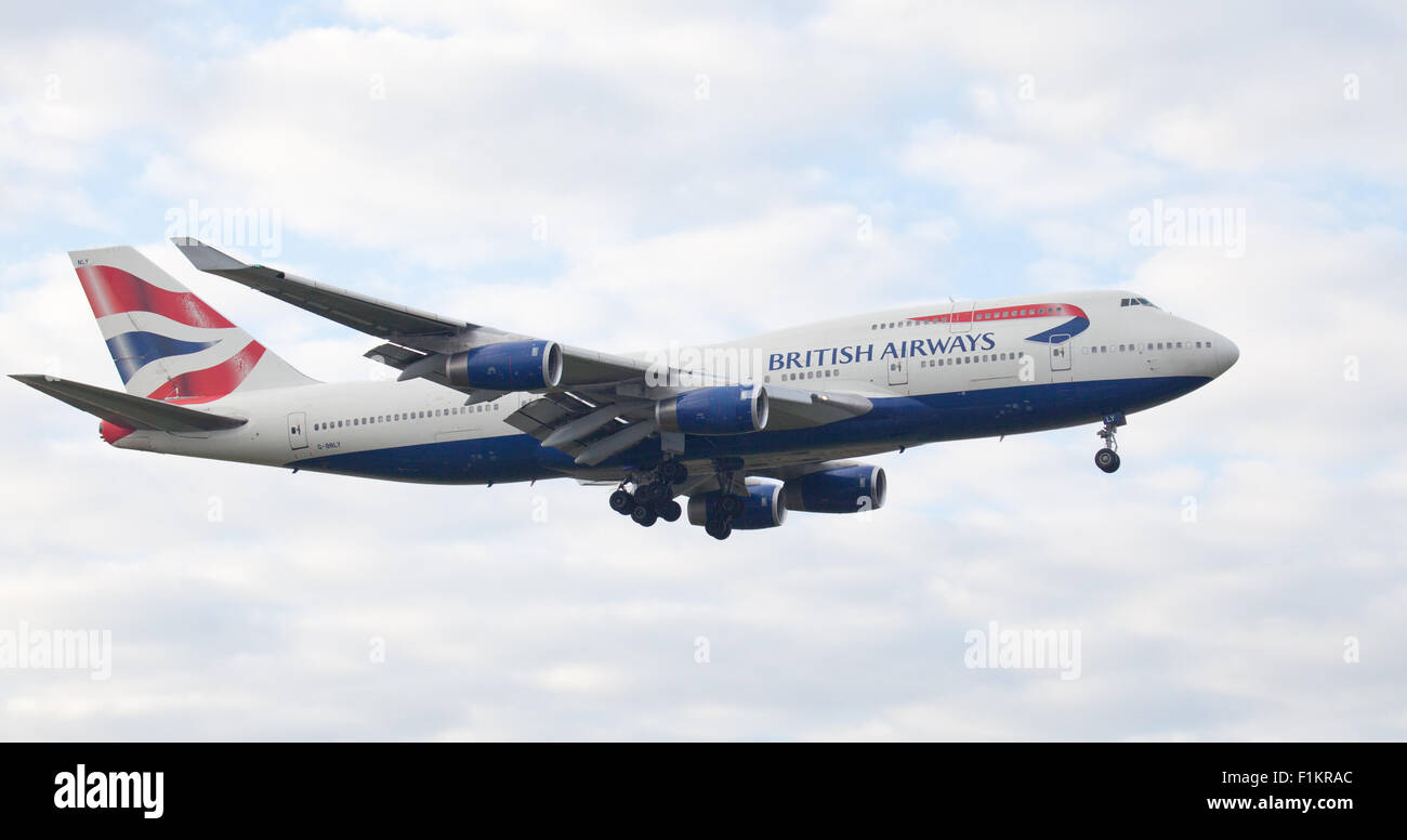 British Airways Boeing 747 jumbo getto G-BNLY venuta in terra a Londra Heathrow Airport LHR Foto Stock
