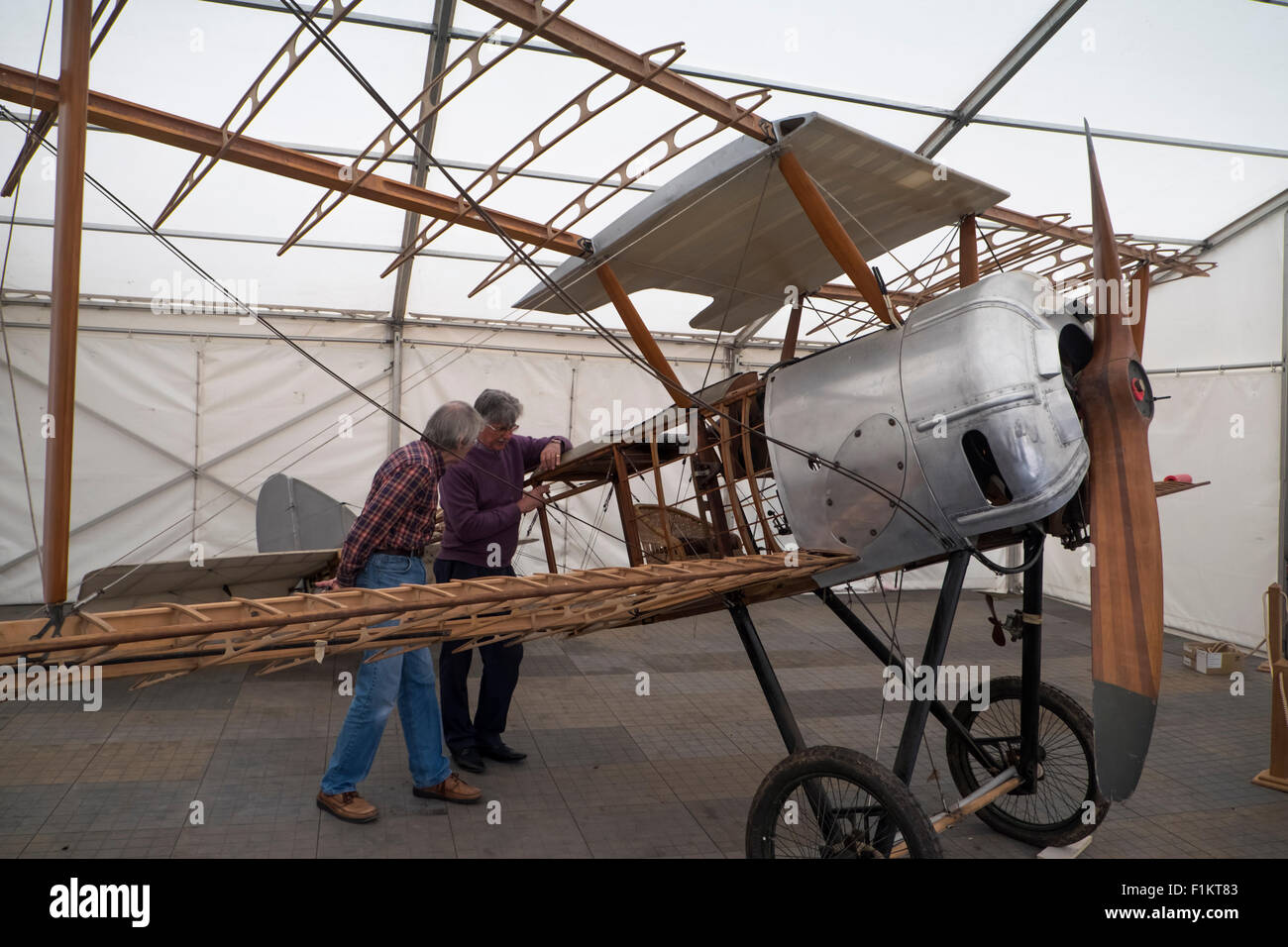 Un parzialmente restaurato Sopwith Pup biplano, visualizzato a tyntesfield Somerset Foto Stock