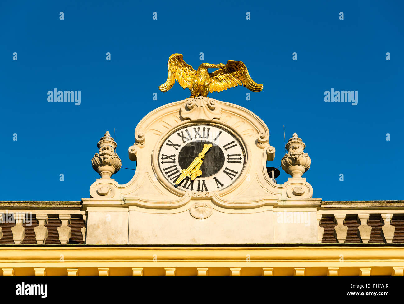 Orologio barocco sul Palazzo di Schönbrunn Vienna Foto Stock