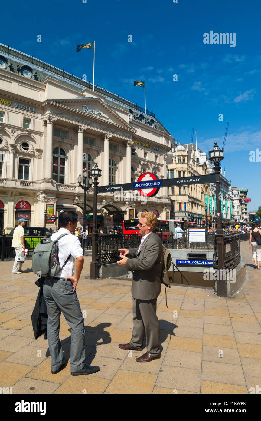 Regno Unito, Londra, Piccadilly Circus stazione della metropolitana entrata // Royaume-Uni, Londres, Piccadilly Circus, bouche de la satio Foto Stock