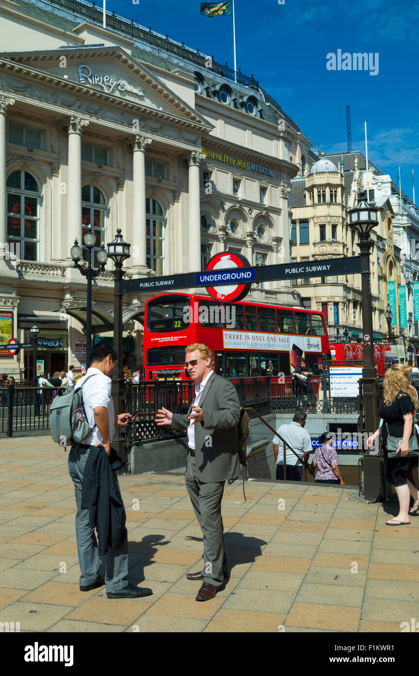Regno Unito, Londra, Piccadilly Circus stazione della metropolitana entrata // Royaume-Uni, Londres, Piccadilly Circus, bouche de la satio Foto Stock