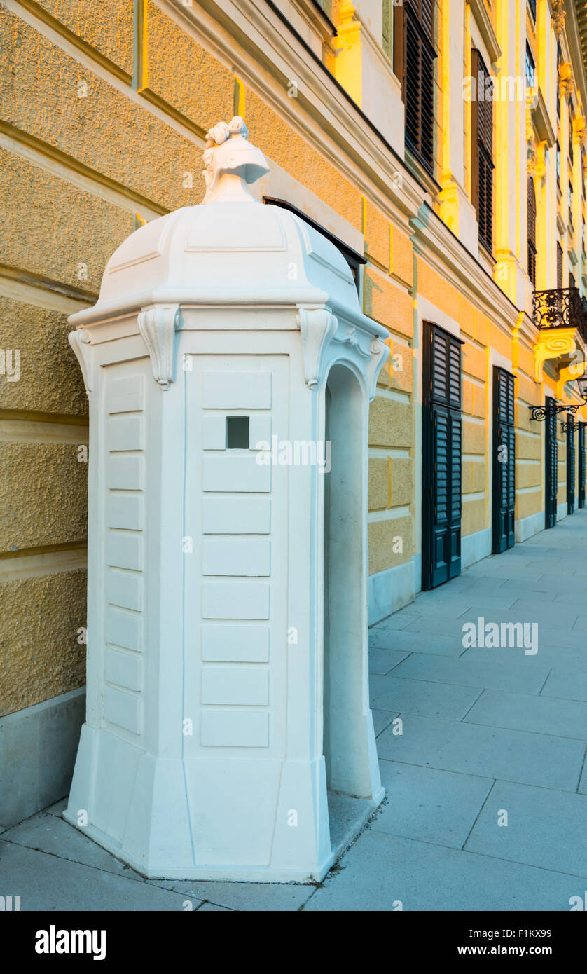 Capanna di guardia presso il Palazzo di Schönbrunn, Austria Foto Stock