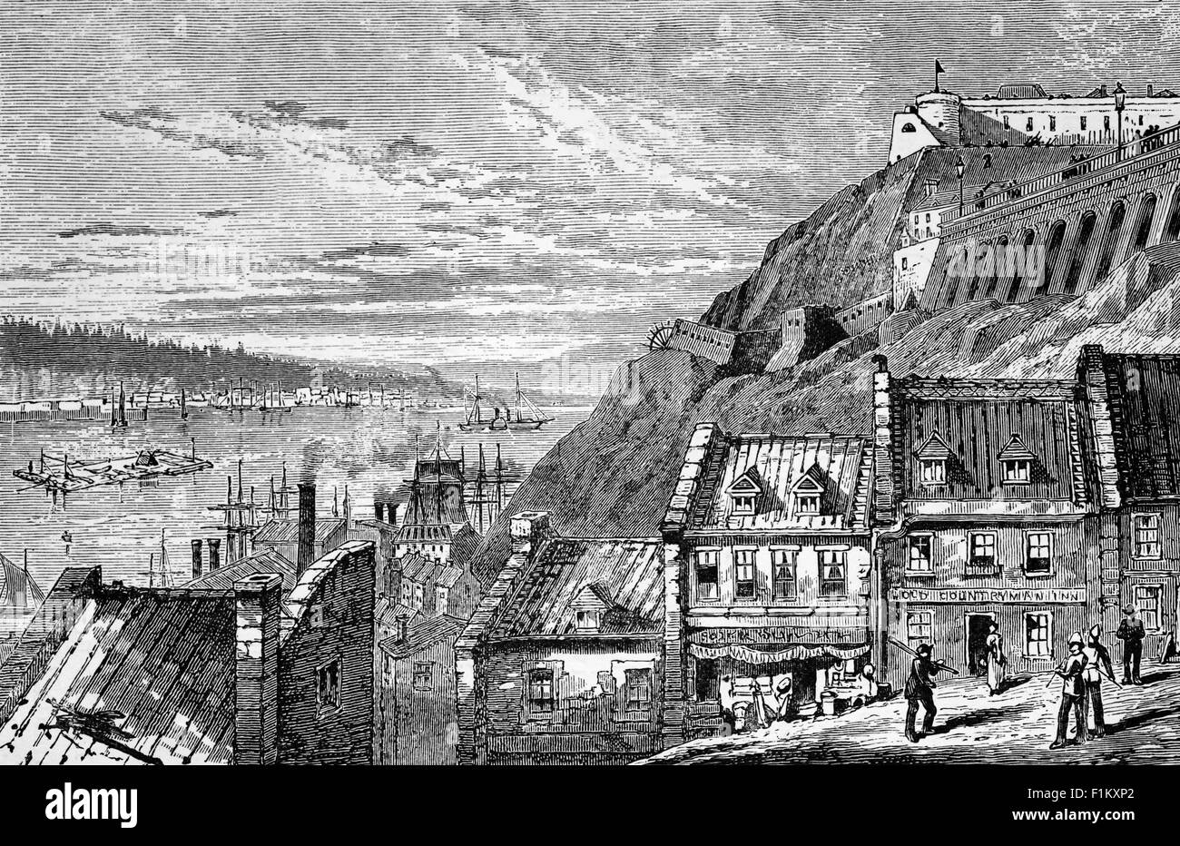 Una vista del 19 ° secolo di una strada del Québec con la Citadelle di Québec dietro. Conosciuto anche come la Citadelle, è un'installazione militare attiva e la residenza ufficiale secondaria sia del monarca canadese che del governatore generale del Canada. Si trova in cima a Cap Diamant, adiacente alle pianure di Abramo e contiene il più antico edificio militare in Canada, E fa parte delle fortificazioni di Quebec City. Foto Stock