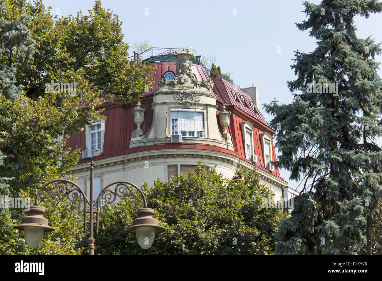 Mansarda di stile francese e edificio del 20's. Foto Stock