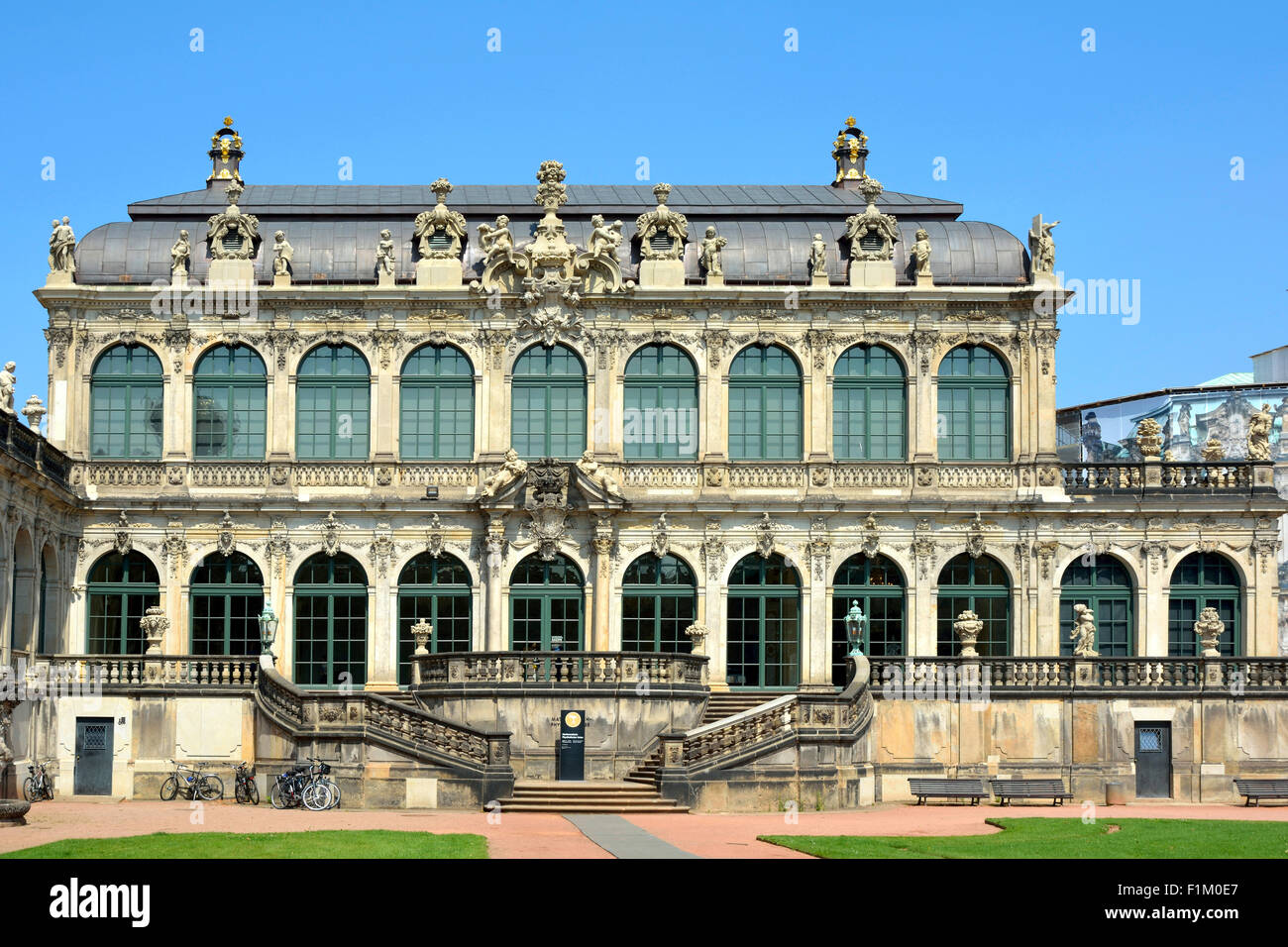 Royal armadio di matematica e fisica degli strumenti al palazzo Zwinger di Dresda. Foto Stock