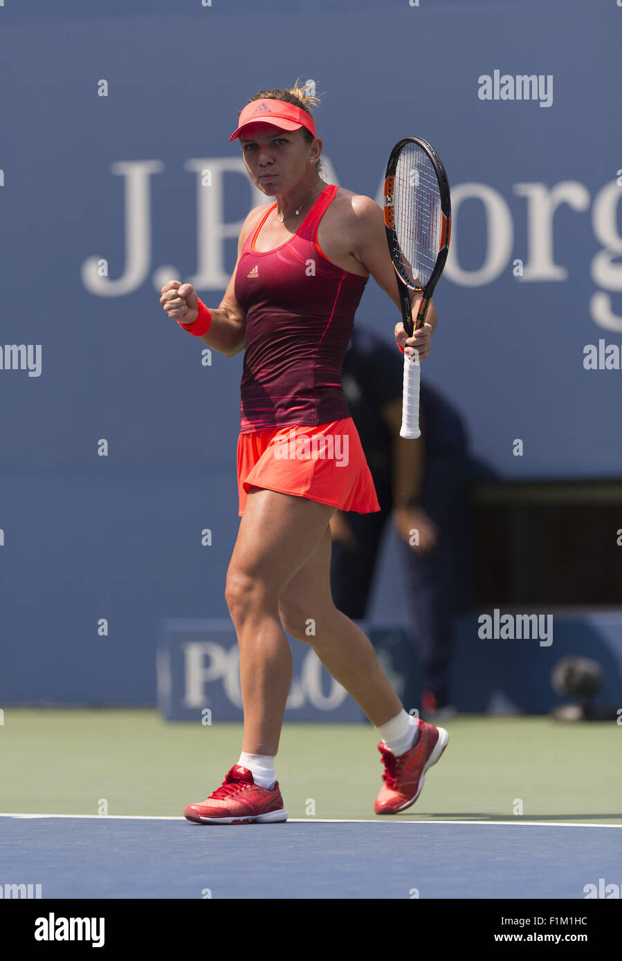 Il Flushing Meadow, NY, STATI UNITI D'AMERICA. 3 Sep, 2015. NEW YORK-SEP 03: Simona Halep (ROU) celebra durante la sua partita mentre la sconfitta di Kateryna Bonderenko (UKR) 63, 64 durante il loro secondo round del 2015 US Open a Flushing Meadows, NY.Credito: Andrea, Patrono/filo di Zuma Credito: Andrea, Patrono/ZUMA filo/Alamy Live News Foto Stock