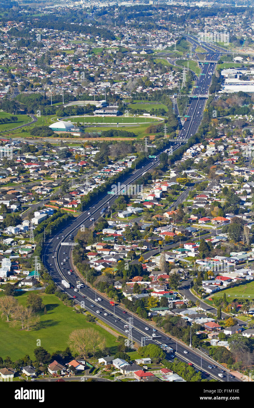 Parco di trifoglio, Otara, Papatoetoe, Manukau, e l'autostrada a sud di Auckland, Isola del nord, Nuova Zelanda - aerial Foto Stock