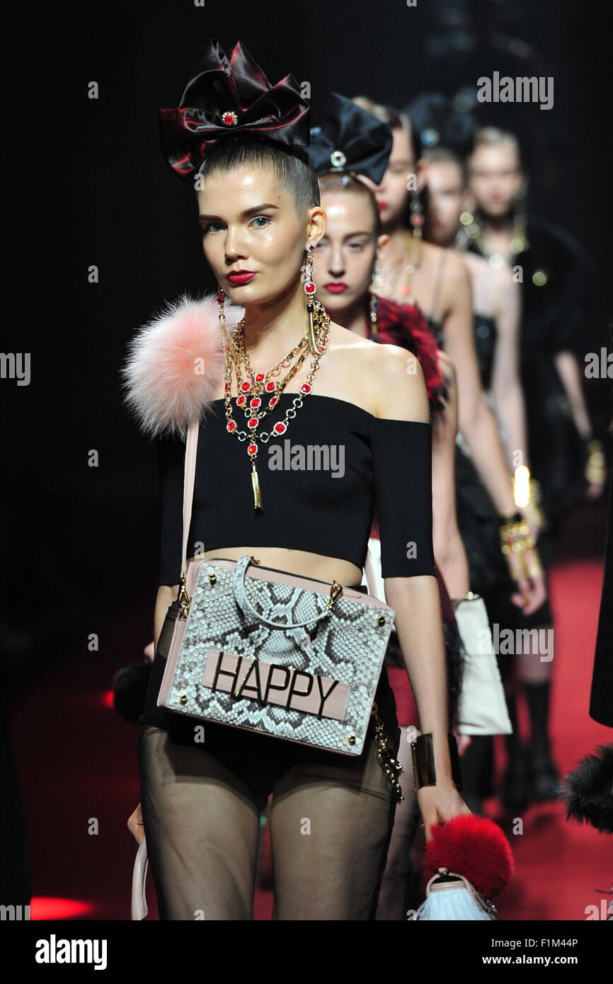 Bangkok, Tailandia. 3 Sep, 2015. Modelli di creazioni di visualizzazione del TU'ho collezione Autunno/Inverno a Elle Fashion Week 2015 a Bangkok, Thailandia, Sett. 3, 2015. Credito: Rachen Sageamsak/Xinhua/Alamy Live News Foto Stock