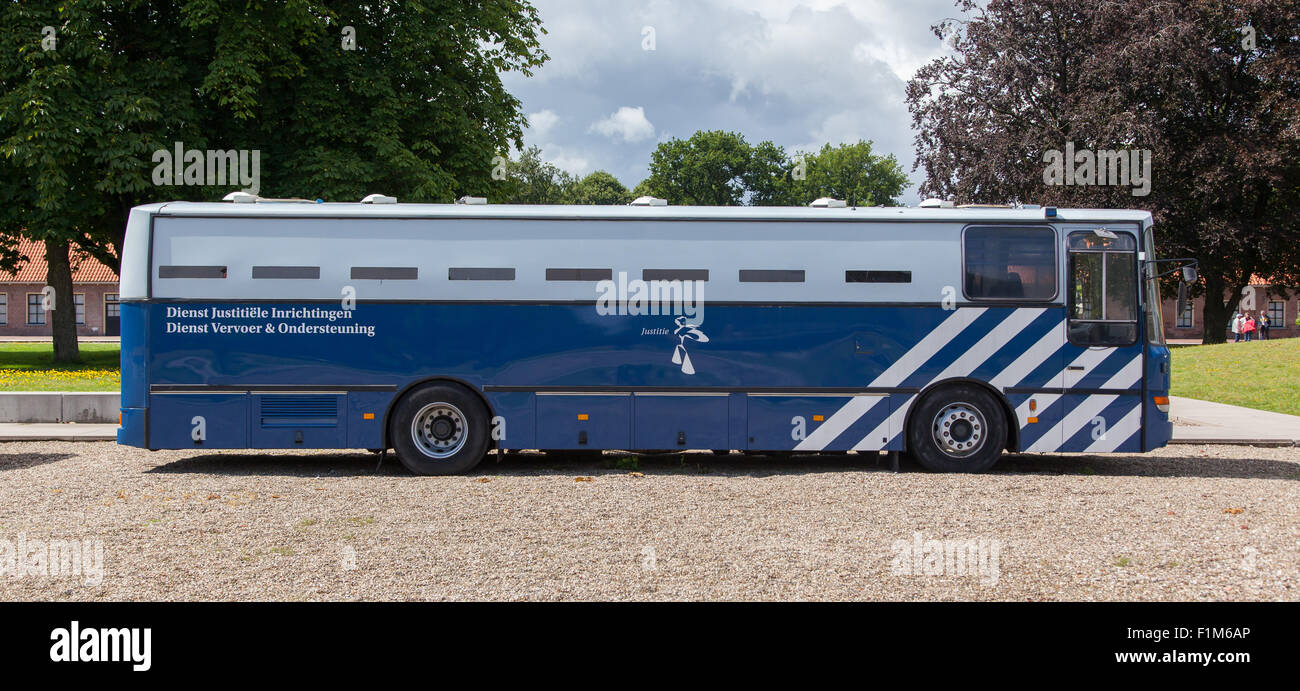 VEENHUIZEN, Paesi Bassi - 29 luglio 2015: correzione Bus dipartimento olandese di Dipartimento di Giustizia del 29 luglio 2015, Veen Foto Stock