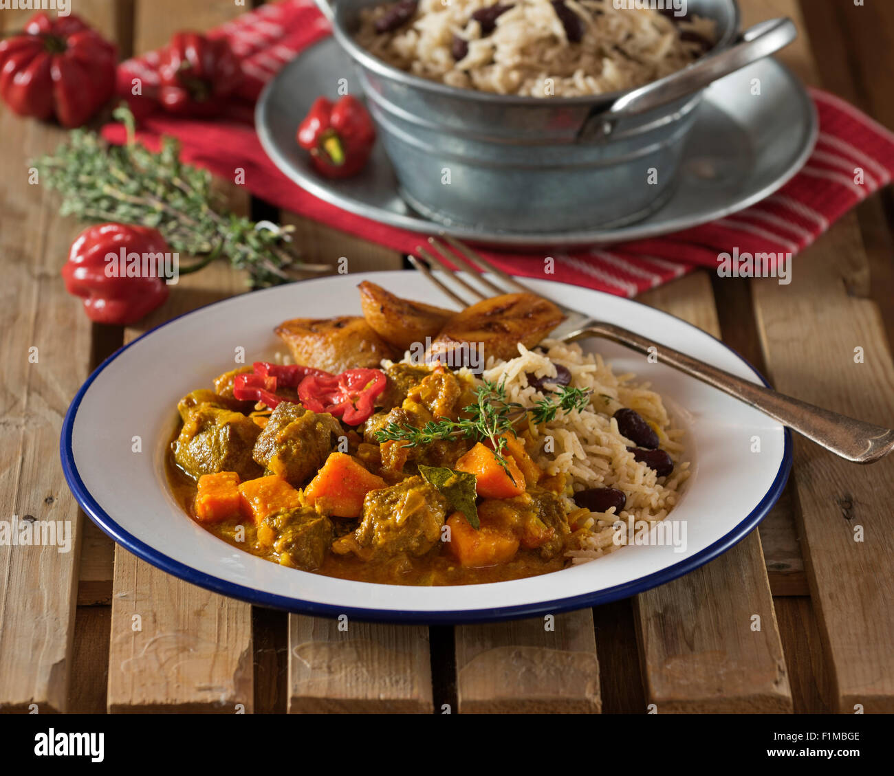 Caraibi di capra al curry con riso e piselli. West Indies cibo Foto Stock