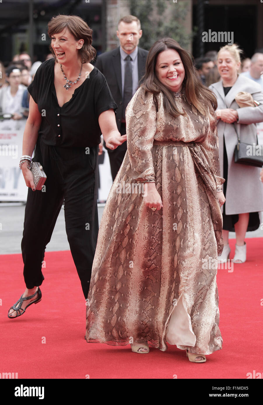 Londra, UK, 27 Maggio 2015: Melissa Mccarthy e Miranda Hart frequentare la premiere europeo di spy presso il cinema Odeon, Leicester Foto Stock