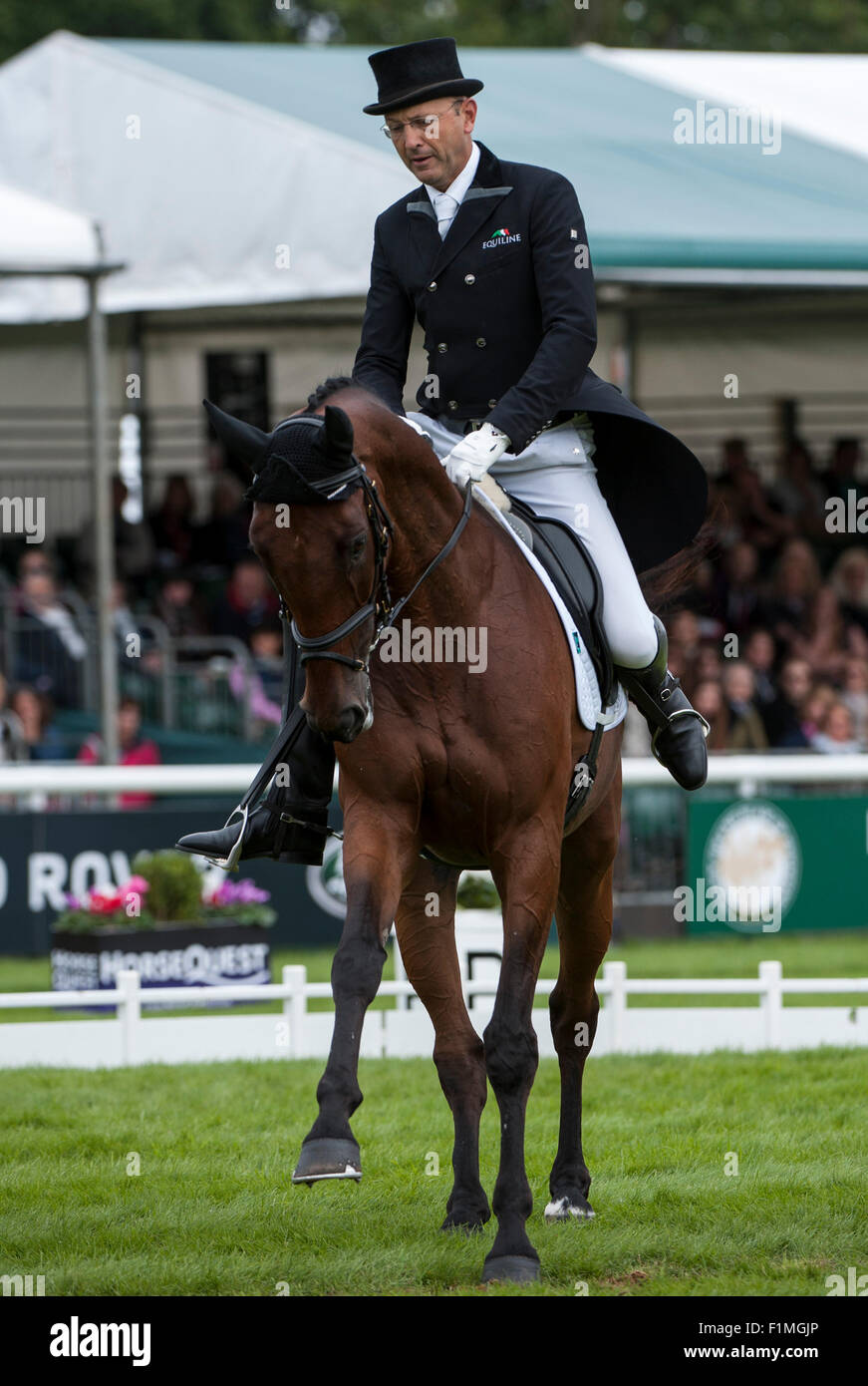 Stamford, Regno Unito, 04 settembre, 2015. Il 4 settembre 2015. Bill Levett (AUS) e improvvisare [#72] durante la fase di dressage nel secondo giorno della concorrenza. La Land Rover Burghley Horse Trials 2015 Credit: stephen Bartolomeo/Alamy Live News Foto Stock